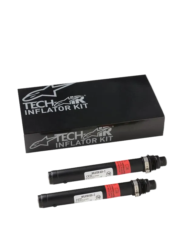 Cartouches de remplacement pour système d'airbag Alpinestars Tech-Air 3 V2, deux gonfleurs cylindriques noirs au gaz argon avec étiquettes d'avertissement rouges, boîte noire Tech-Air Inflator Kit avec logo Alpinestars argenté, kit d'entretien essentiel pour systèmes d'airbag moto