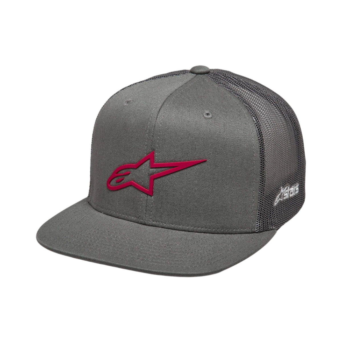 Casquette Trucker Alpinestars 3D Ageless, gris et rouge, visière plate avec couronne structurée, devant en sergé et arrière en maille, arborant un logo brodé 3D rouge vif sur le devant et un marquage blanc sur le côté, accessoire décontracté style motorsport