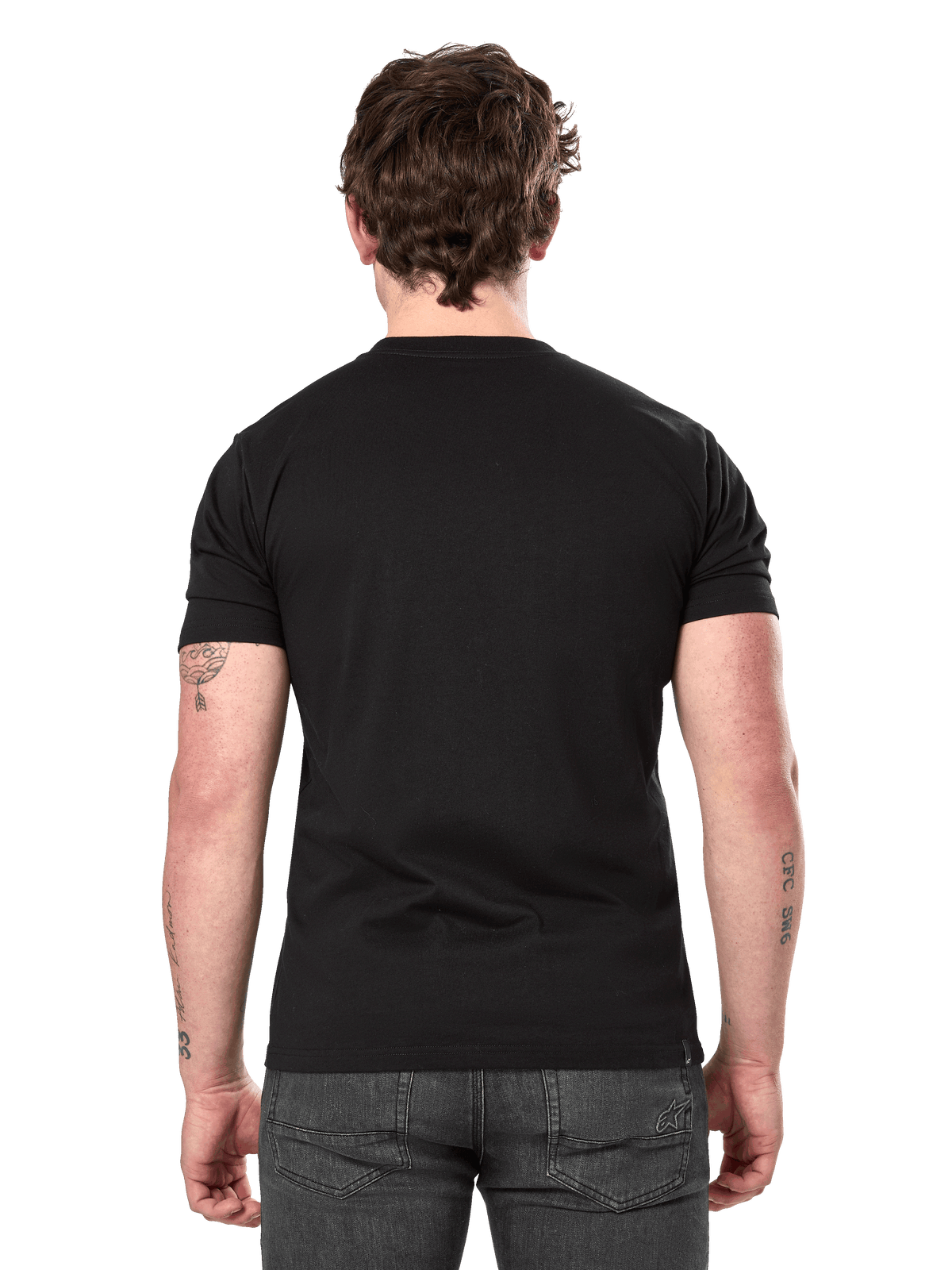 Alpinestars Semicircle CSF Tee, t-shirt à manches courtes, noir, vue de dos sur mannequin, dos uni, streetwear motorsport décontracté, porté avec un jean gris foncé