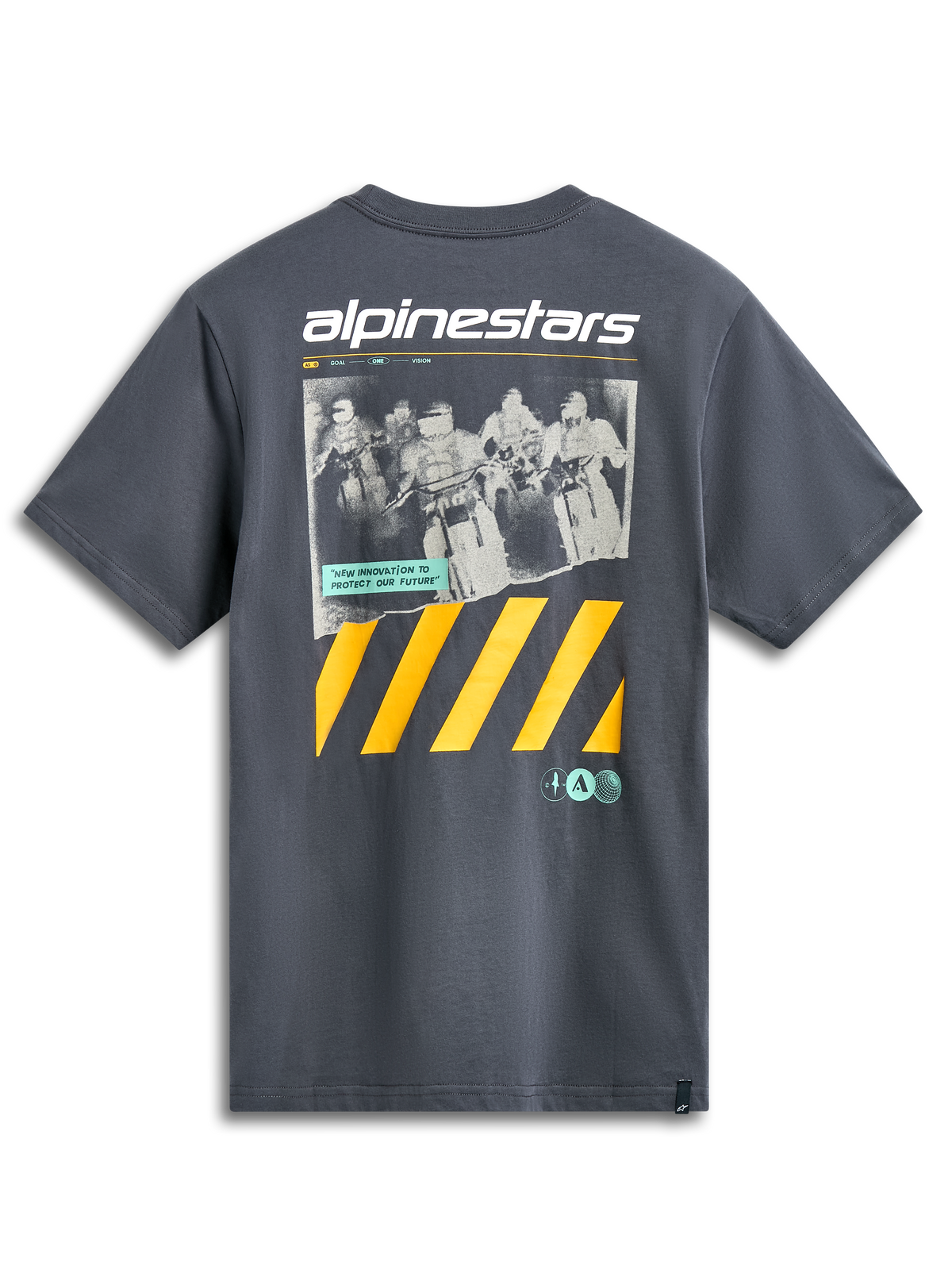T-shirt à manches courtes Alpinestars No Barrier CSF, gris anthracite, grand graphique avec une photo de motocross à l'effet vieilli, logo Alpinestars blanc et larges rayures diagonales jaunes, streetwear motorsport décontracté