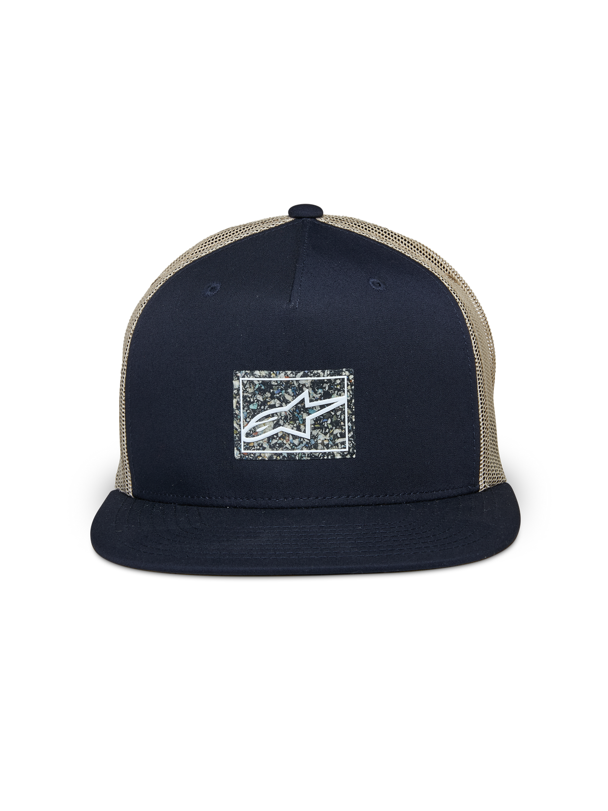 Casquette Trucker Mackinic Alpinestars, bleu marine et kaki, casquette trucker à visière plate, panneau avant structuré bleu marine avec un écusson logo rectangulaire moucheté recyclé, arrière en mesh kaki, couvre-chef décontracté inspiré du sport automobile