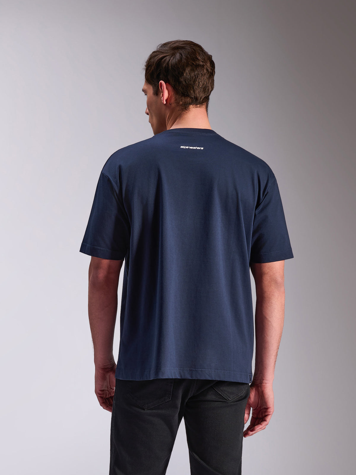 Alpinestars Focused Oversized CSF Tee, T-shirt à manches courtes, bleu marine, vue de dos montrant un petit logo Alpinestars blanc, coupe décontractée, streetwear décontracté d'inspiration sports mécaniques