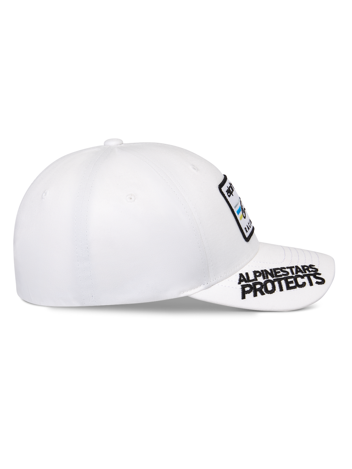 Casquette Alpinestars Surpass, blanche, visière incurvée avec broderie noire « ALPINESTARS PROTECTS », couronne structurée avec écusson logo sur le devant, casquette de baseball sportswear décontractée