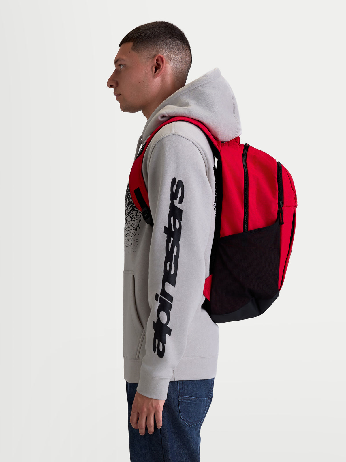 Alpinestars sac à dos GFX Boss, sac à dos de sportswear pour homme, 20L, rouge et noir, fabriqué en polyester 600D durable avec poches latérales en maille et bretelles rembourrées, idéal pour les trajets urbains et un usage quotidien.