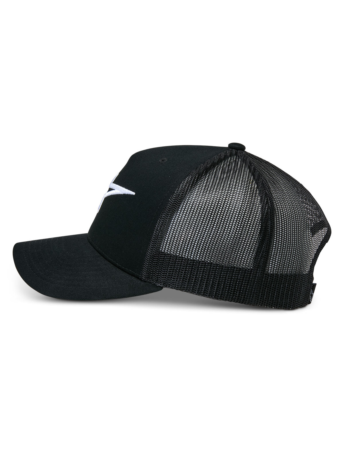 Casquette Trucker Ageless d'Alpinestars, noire, vue de profil, avant en sergé de coton structuré avec logo Astars blanc brodé, arrière en maille noire respirante, visière incurvée, couvre-chef décontracté inspiré du sport automobile