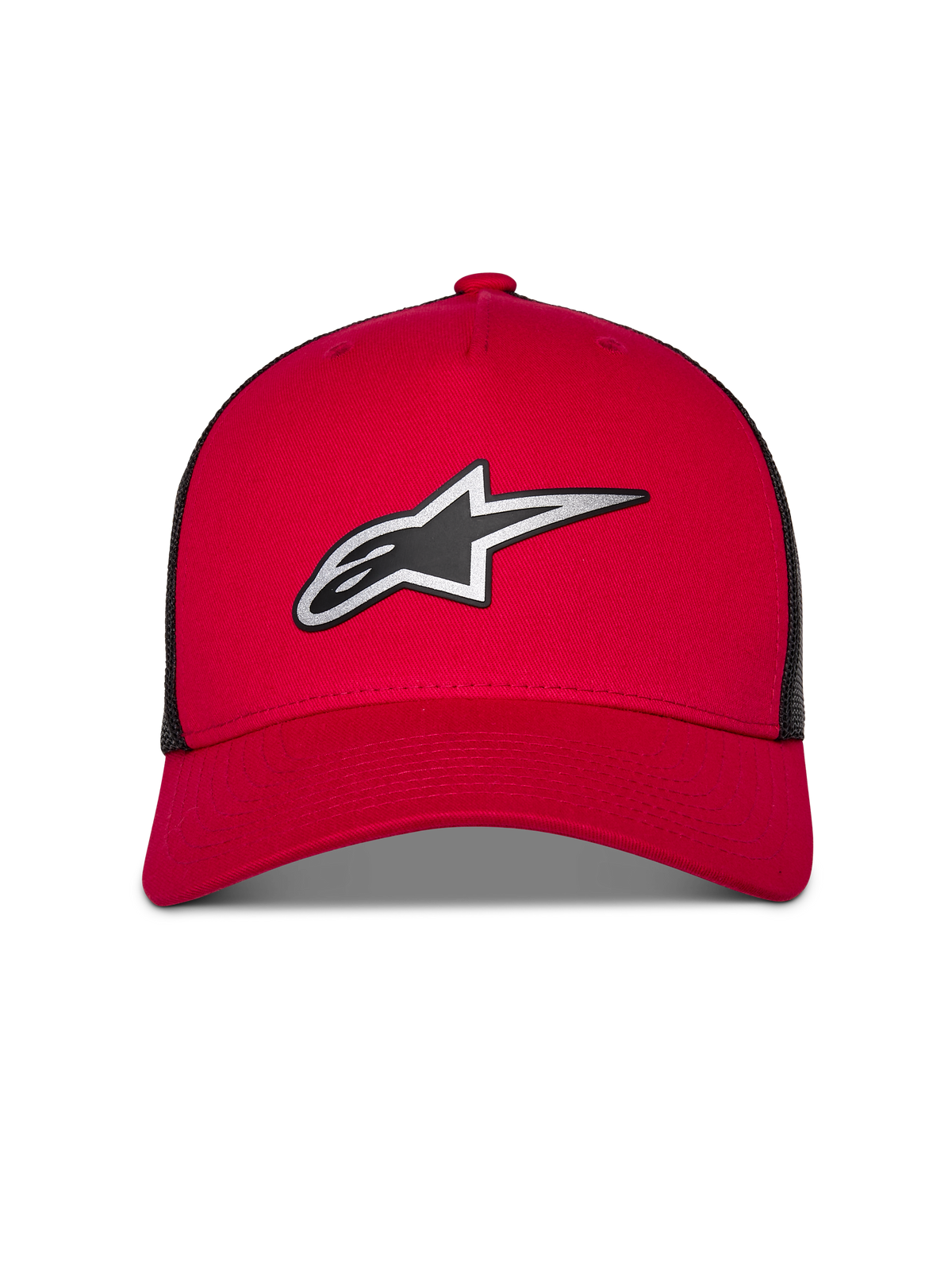 Casquette Trucker Alpinestars Reflect Ageless, rouge et noir, avec un grand logo Astars réfléchissant argent et noir, visière incurvée avec couronne structurée et panneaux arrière en maille noire, couvre-chef lifestyle motorsport décontracté