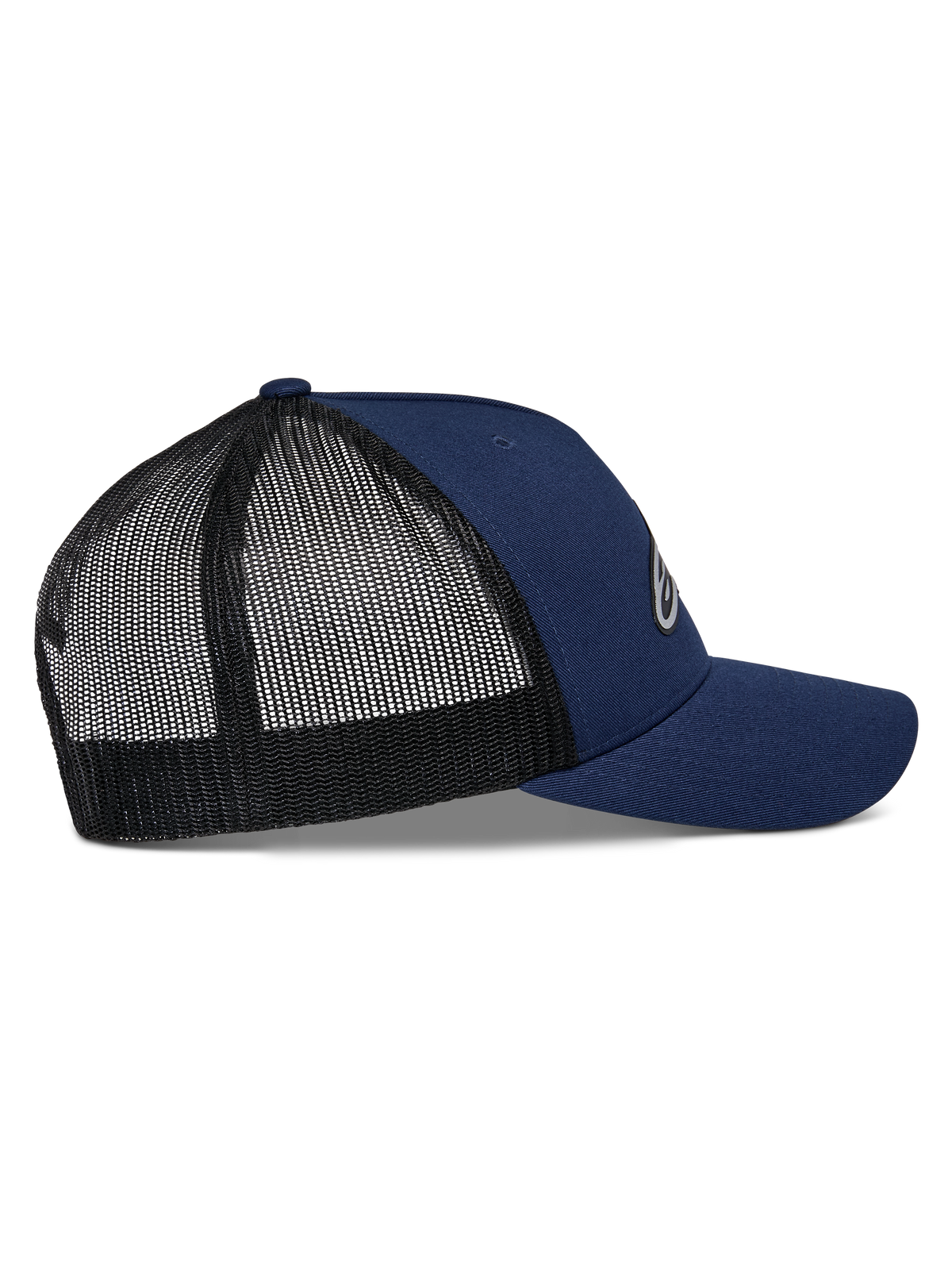 Casquette Trucker Alpinestars Reflect Ageless, bleu marine et noir, vue de profil avec visière incurvée et maille noire respirante à l'arrière, couronne structurée, accessoire motorsport décontracté