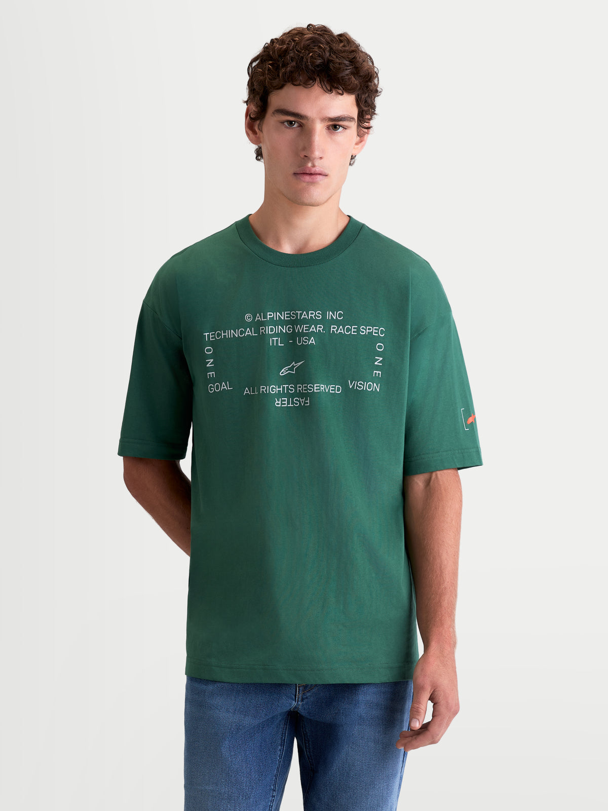 Alpinestars Infinity Oversized CSF, t-shirt à manches courtes pour homme, vert avec graphique blanc sur la poitrine, logo Alpinestars et devise « One Goal One Vision », coupe oversize décontractée, style sportswear