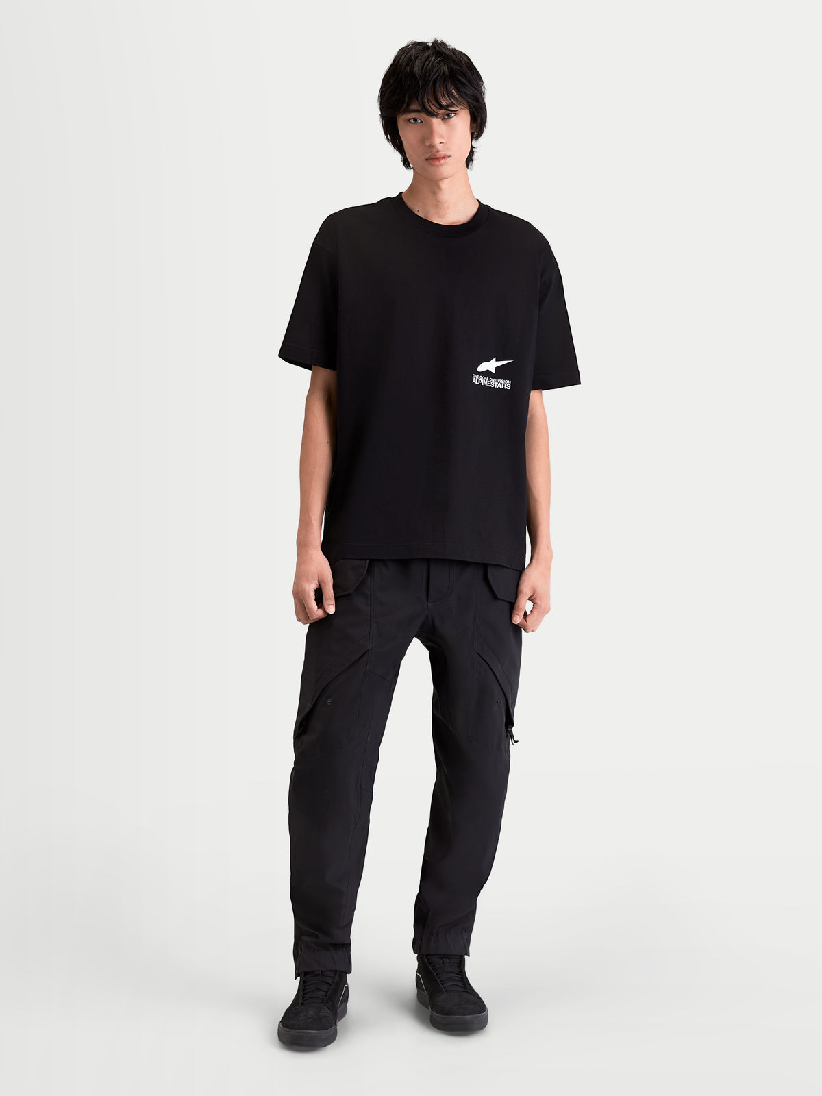 Alpinestars T-Shirt Institute Oversized CSF, t-shirt à manches courtes pour homme, noir avec logo blanc sur la poitrine, coupe oversize décontractée, mélange de coton et polyester, style sportswear