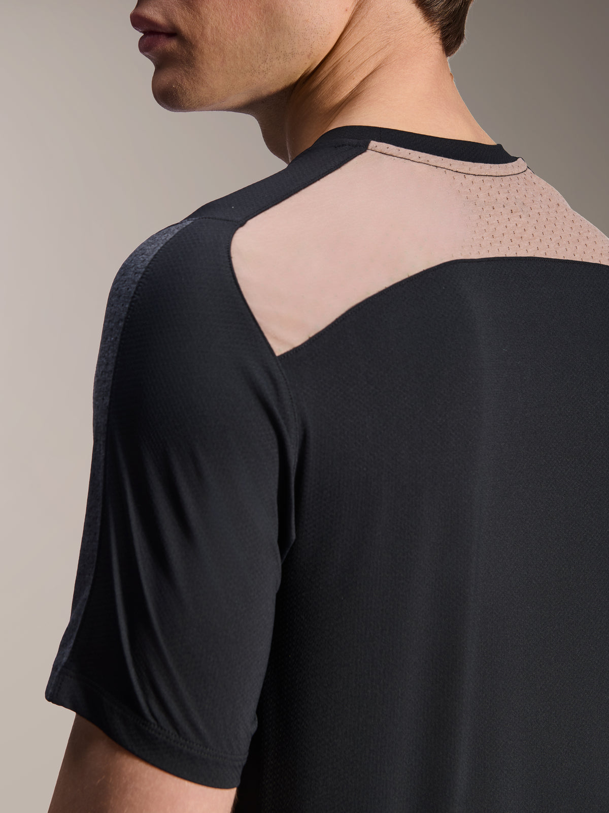 Alpinestars A-Dura Lipan Jersey - Short Sleeve, Black, close-up back view of shoulder and neck area, featuring a breathable mesh ventilation panel, technical mountain bike apparel