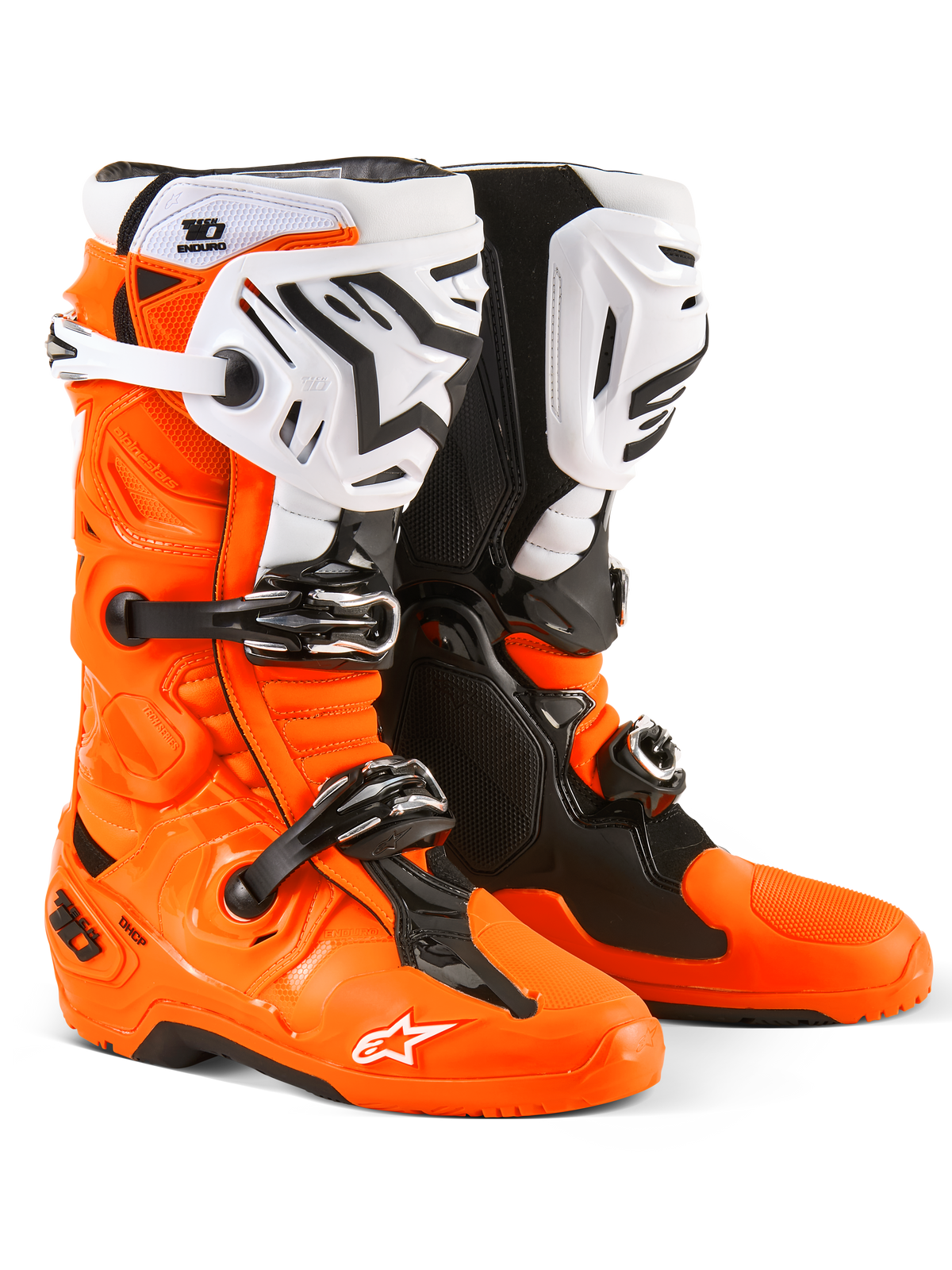 Bottes Alpinestars Tech 10 Enduro, bottes de motocross et d'enduro, orange fluo, noir et blanc, avec système de fermeture à trois boucles, plaques tibiales blanches avec logo Alpinestars noir et semelles bi-composant robustes, chaussures de protection tout-terrain