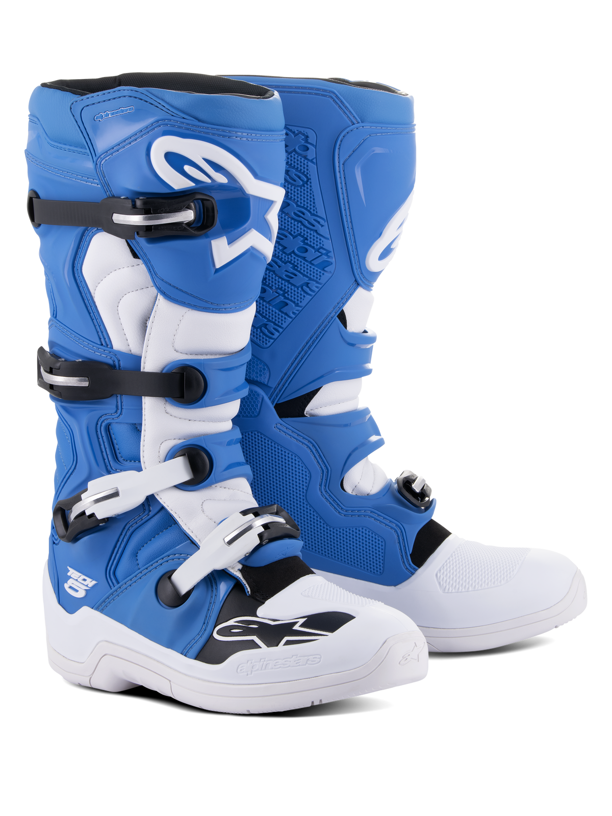 Bottes Alpinestars Tech 5, bottes de motocross et tout-terrain, bleues et blanches, construction multi-matière avec quatre boucles noires et blanches, plaque de tibia blanche avec un grand logo Astars et semelle blanche durable.