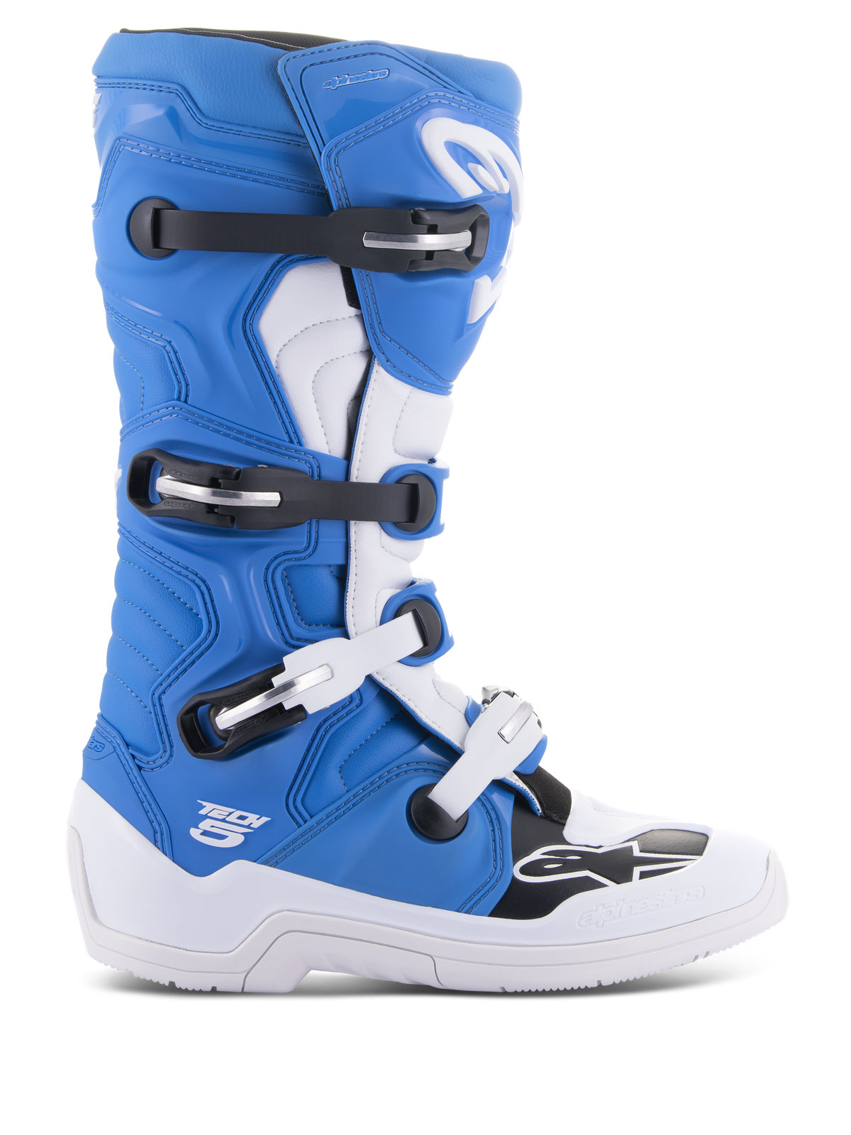 Bottes Alpinestars Tech 5, bottes de motocross, bleues et blanches avec des accents noirs, design montant pour la course tout-terrain, quatre boucles réglables, plaque de tibia renforcée, logo étoile Alpinestars sur le bout du pied, construction durable pour la performance en dirt bike