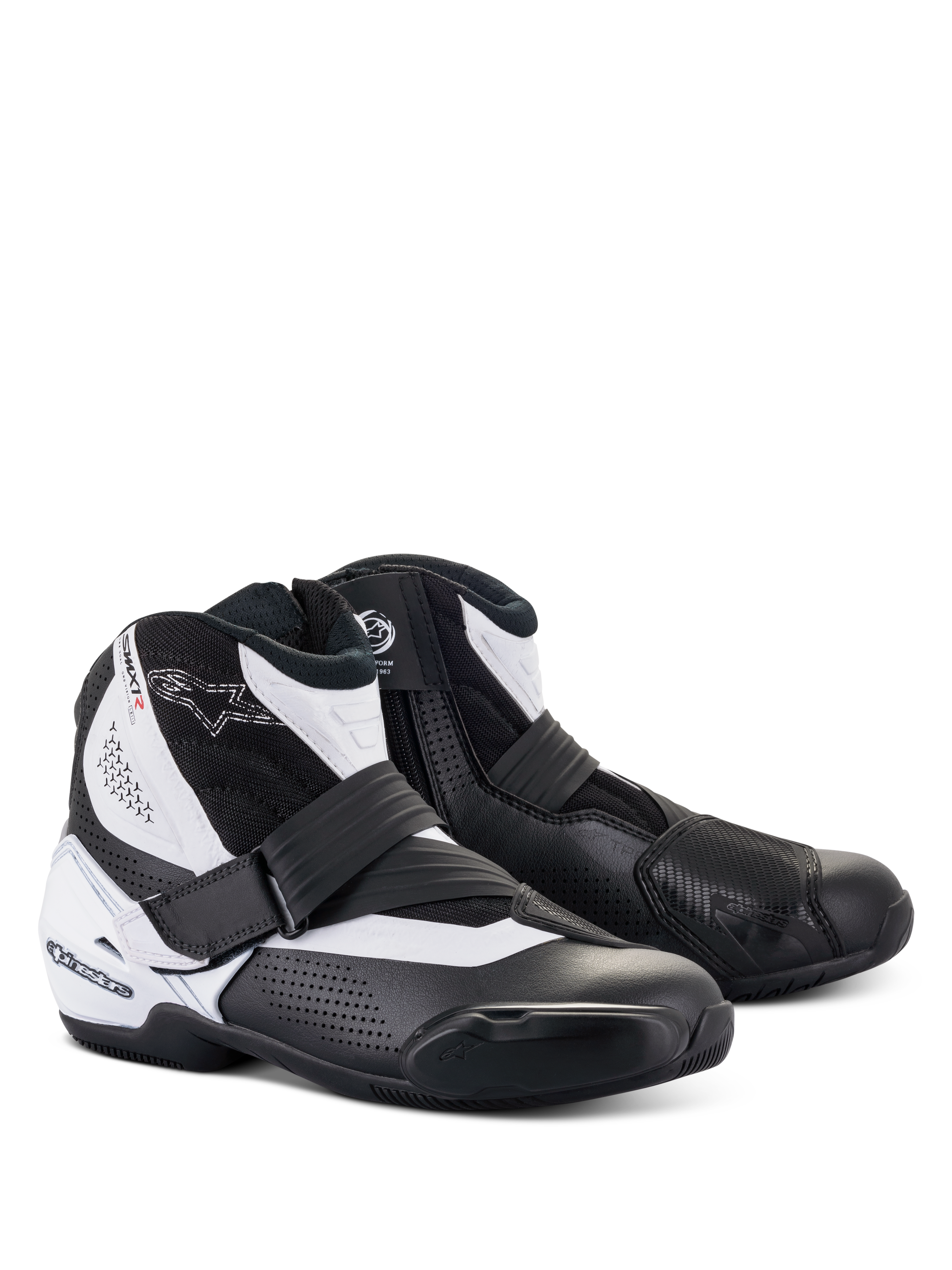 SMX-1 R V2 Vented - Black Motorcycle Boots | Alpinestars®
