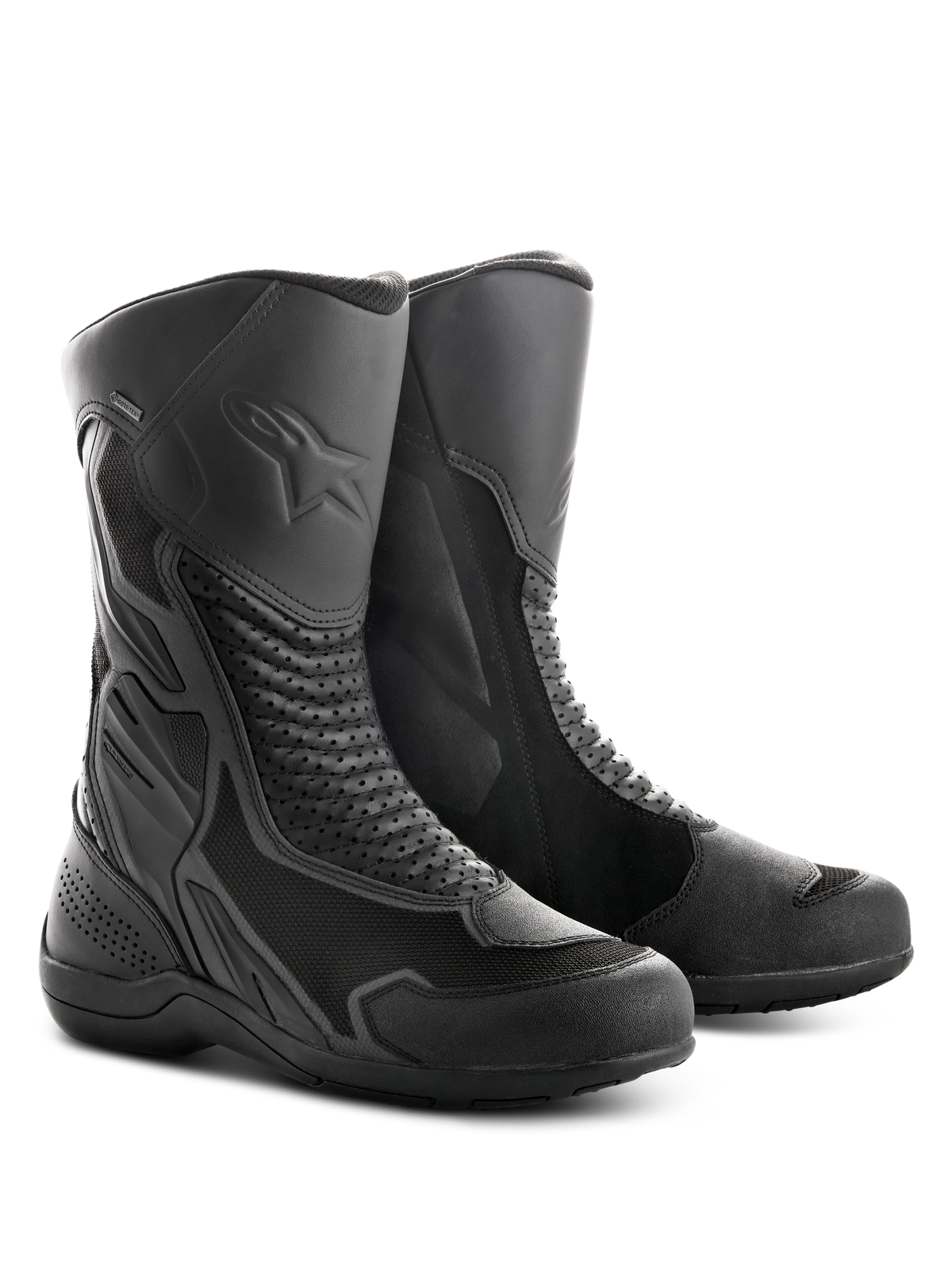 Bottes Alpinestars Air Plus V2 GORE-TEX, bottes de moto touring, noir, dotées d'une construction combinant mesh ventilé et cuir, panneaux en accordéon perforés pour la flexibilité, logo étoile embossé sur le tibia et semelle en caoutchouc durable pour la conduite par tous les temps.