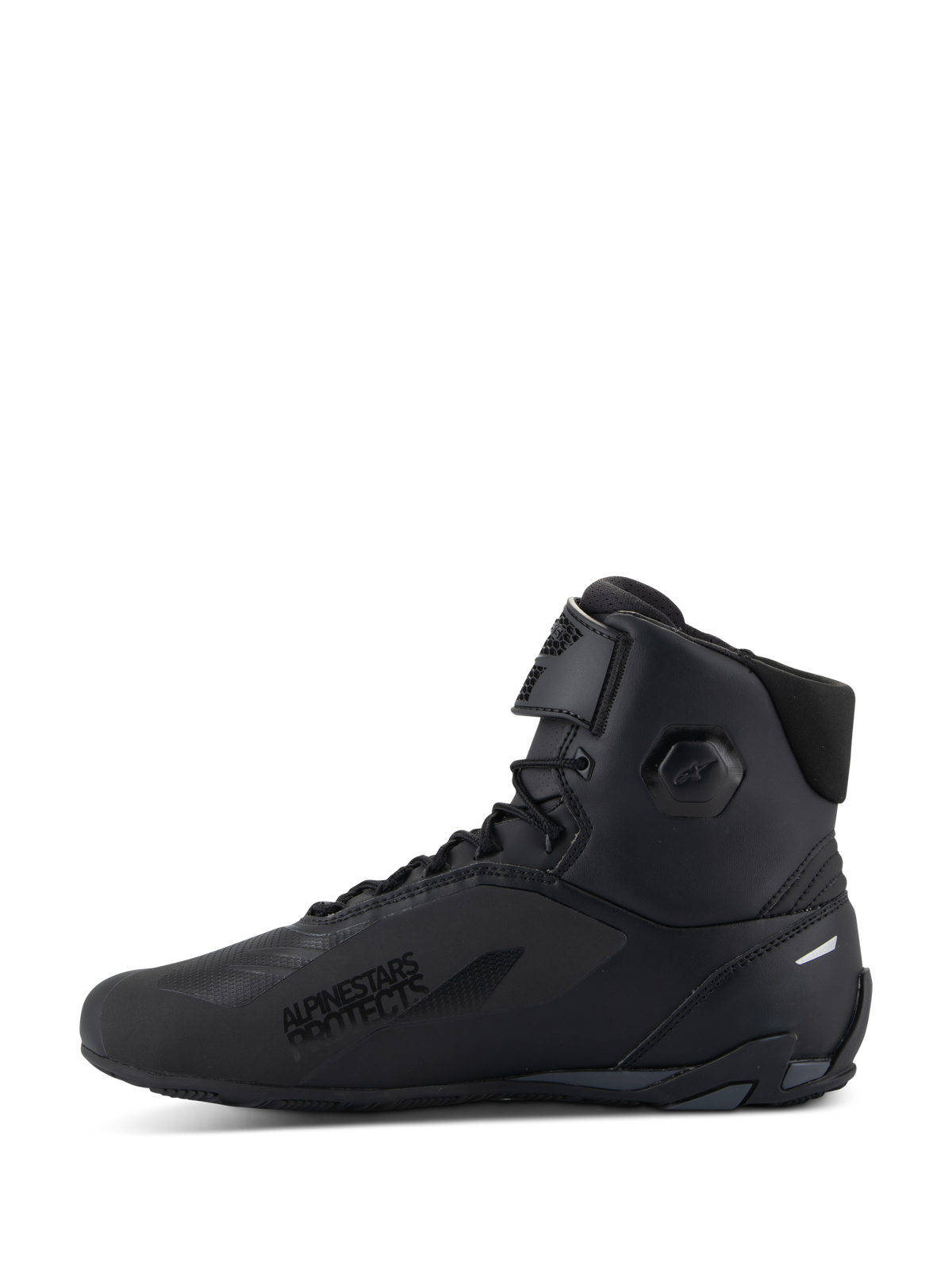 Chaussures Alpinestars Faster-4, chaussures de moto, noires, vue de profil, design montant avec fermeture à lacets et sangle supérieure réglable, texte « Alpinestars Protects » sur le côté latéral, tige en microfibre épurée avec zones de protection intégrées