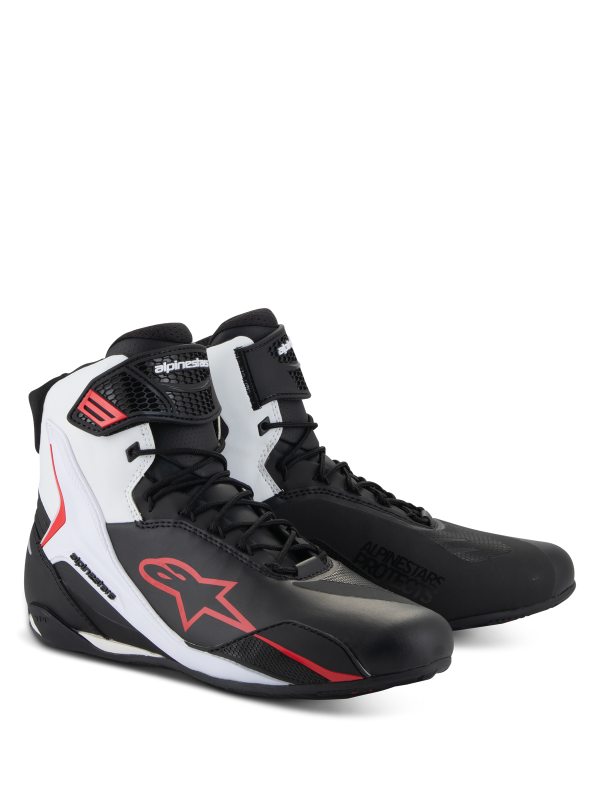 Chaussures Alpinestars Faster-4, chaussures de conduite moto, noir, blanc et rouge, chaussures de route techniques avec tige en microfibre avancée, fermeture à lacets et sangle de cheville à scratch, logo Alpinestars rouge et sliders TPR protecteurs.