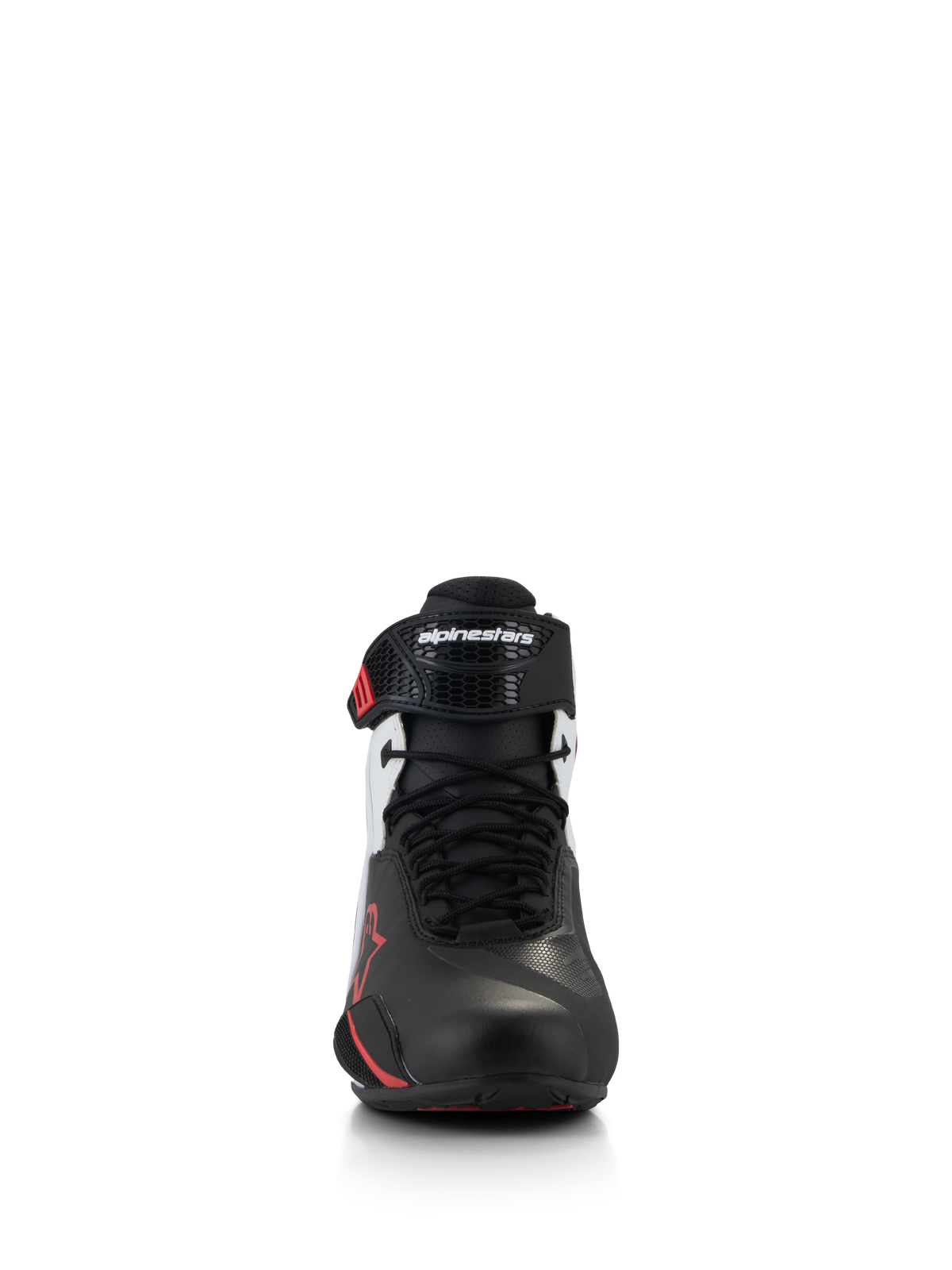 Chaussures Alpinestars Faster-4, chaussures de moto, noir, blanc et rouge, vue de face montrant le système de fermeture à lacets traditionnel et la sangle de cheville ergonomique en TPR avec logo Alpinestars, tige en microfibre élégante avec accents rouges