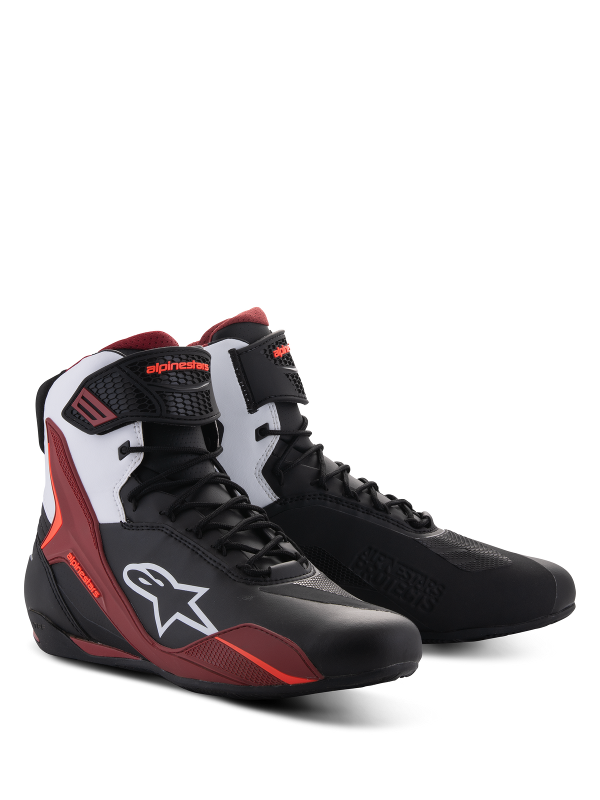 Chaussures Alpinestars Faster-4, chaussures de moto, noir, blanc et rouge foncé, dotées d'une fermeture à lacets avec une sangle à la cheville, logo Alpinestars blanc sur le côté, design sportif avec protection renforcée pour la conduite sur route
