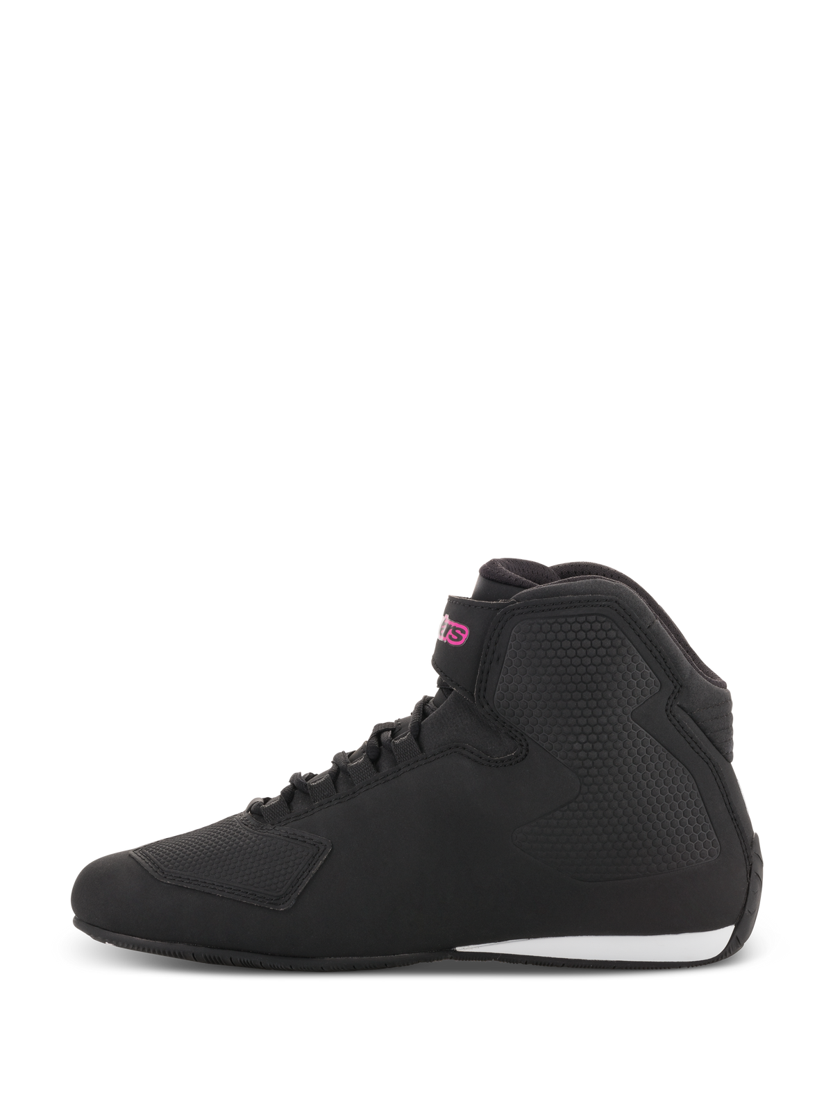 Chaussures femme Alpinestars Stella Sektor, chaussures de moto, noir et fuchsia, profil latéral présentant une tige en microfibre noire avec un logo rose sur la sangle de cheville et un accent blanc au talon.
