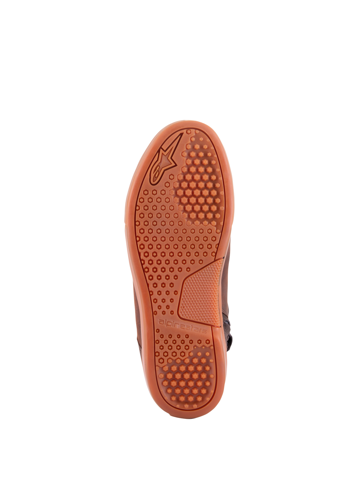 Chaussures Alpinestars Chrome Crafted Drystar®, Brun, vue de dessous montrant la semelle en caoutchouc gomme avec motif d'adhérence hexagonal et logo Alpinestars embossé, chaussures de moto urbaines