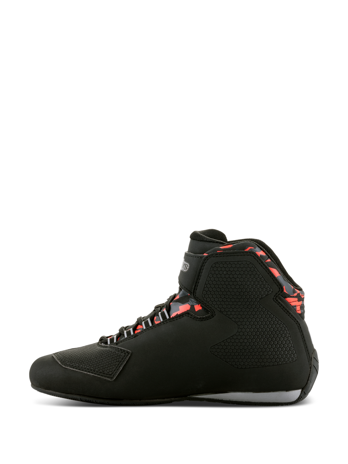 Chaussures Alpinestars Sektor Waterproof, chaussures de moto, noir, gris foncé et rouge fluo, vue de profil avec design montant, sangle velcro à la cheville, renfort de sélecteur et accents rouges à motifs autour du col