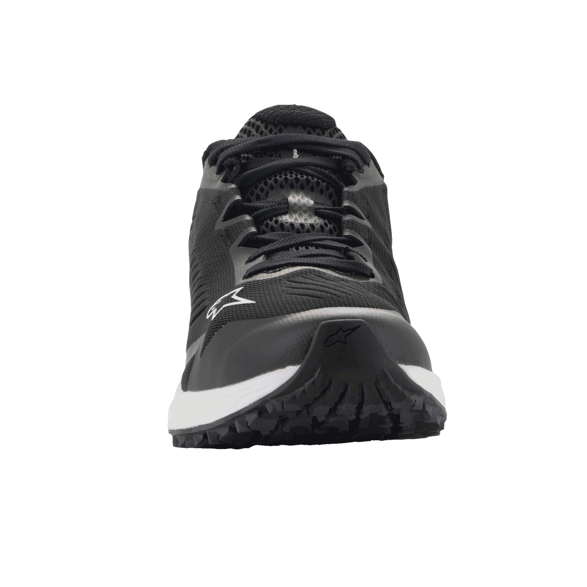 Chaussures Alpinestars Meta Road V2, chaussures sportswear, noir et blanc, vue de face avec construction en mesh respirant, semelle intermédiaire blanche et logo Alpinestars sur le côté et l'avant, chaussure de travail légère inspirée du sport automobile