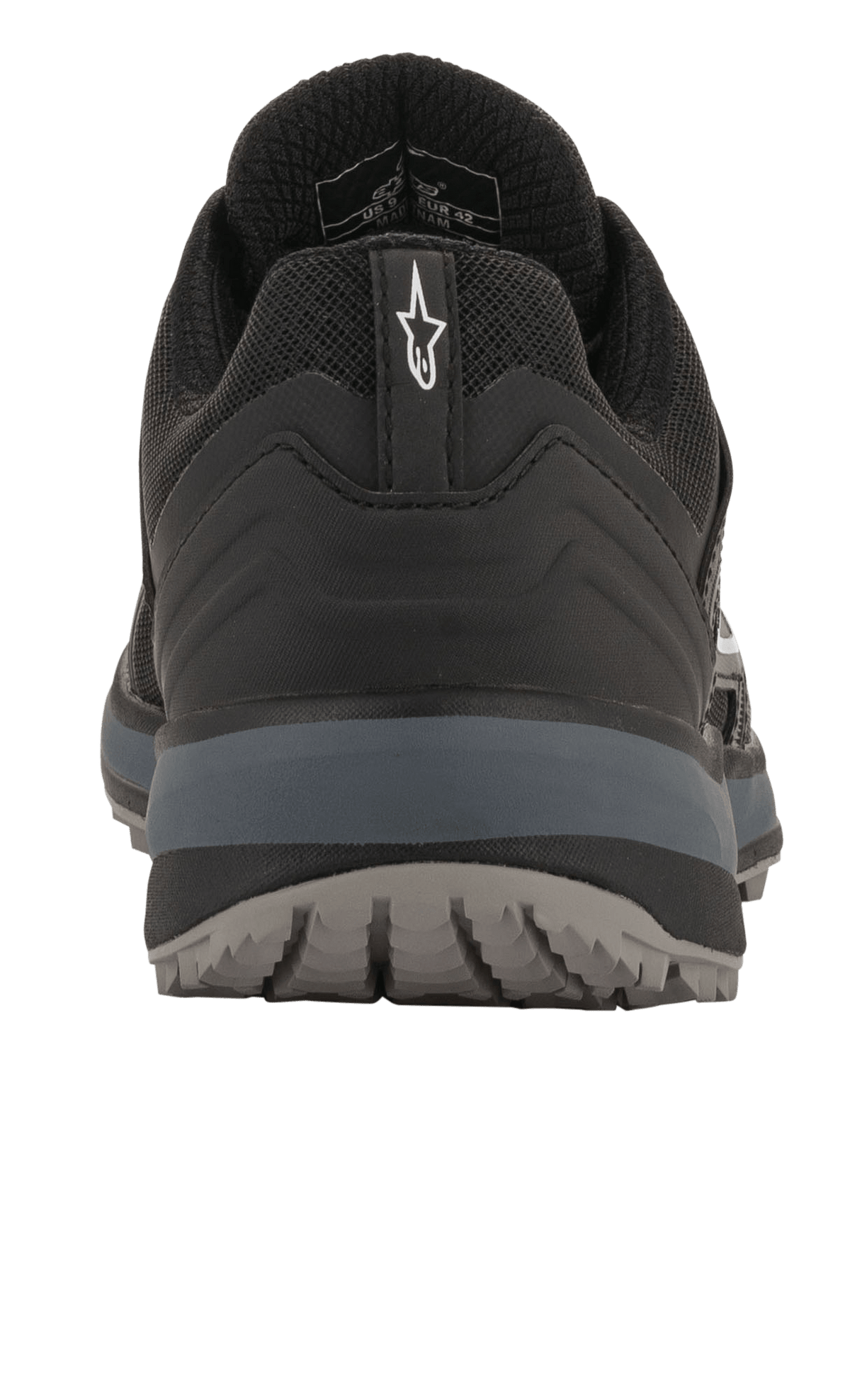 Chaussures Alpinestars Meta Trail, chaussures de course performantes, noir et gris foncé, vue arrière montrant la languette au talon avec logo Astar blanc, semelle intermédiaire gris foncé et semelle extérieure texturée, chaussures décontractées inspirées du sport automobile pour le paddock