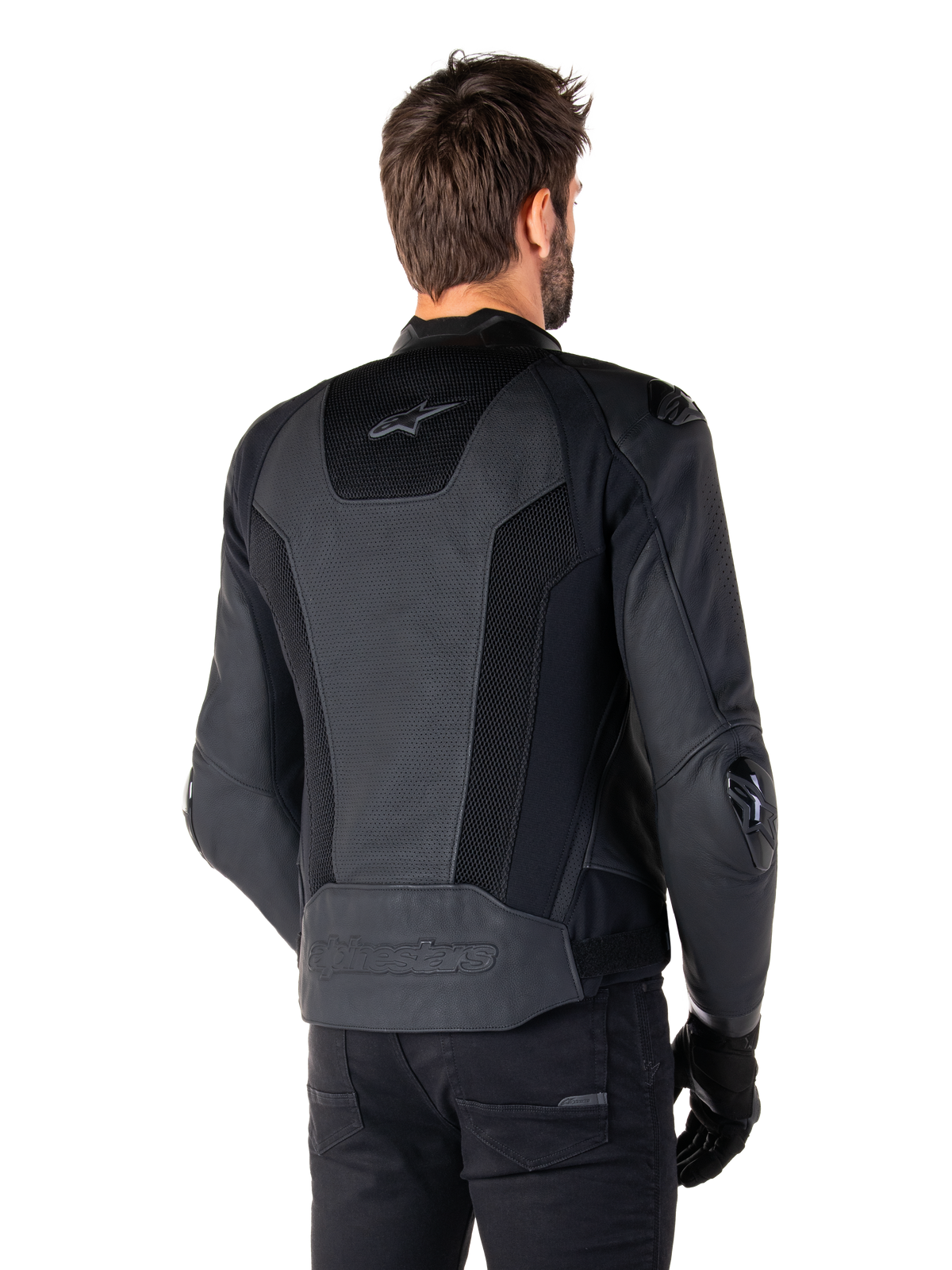 Veste en cuir Alpinestars Missile V3 Airflow, noir, vue de dos sur modèle, dotée de cuir perforé et de panneaux en maille pour la ventilation, protections TPU externes sur les épaules et les coudes, design épuré inspiré de la course