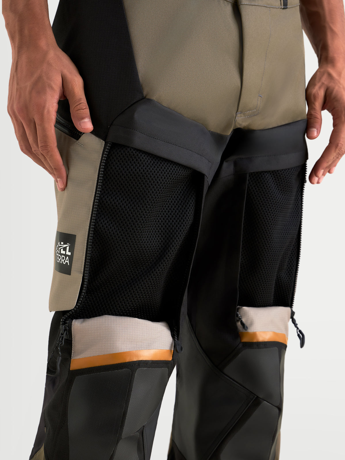 Alpinestars Harok V2 Drystar, pantalon de moto adventure pour homme, aluminium, marron et noir, avec zones de ventilation zippées sur les cuisses