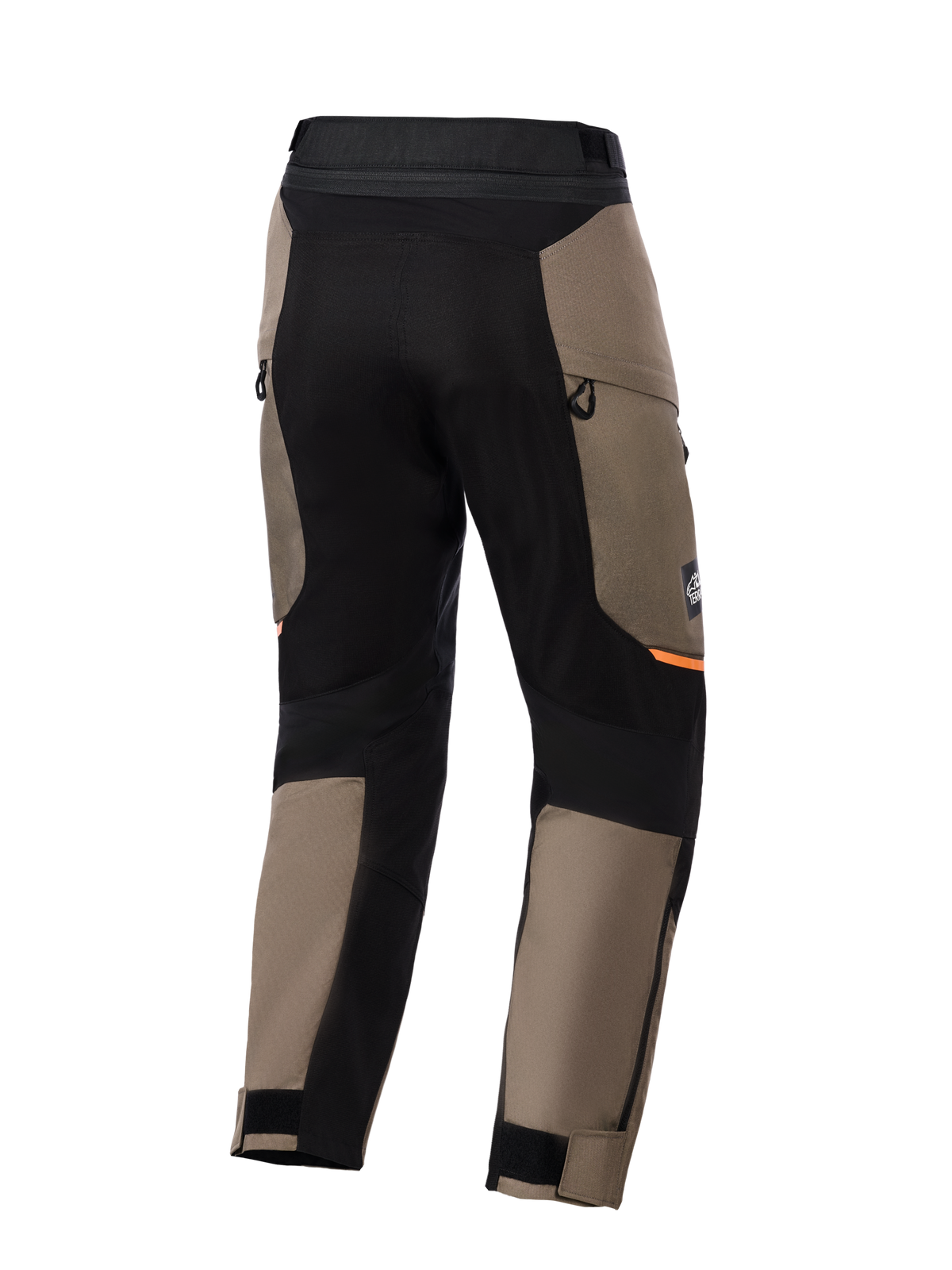 Pantalon Alpinestars Cusco Drystar®, pantalon de moto adventure, marron noyer et noir, vue arrière présentant des panneaux extensibles noirs, des accents orange, des ventilations zippées et des bas de jambe ajustables par velcro pour la conduite sur route.