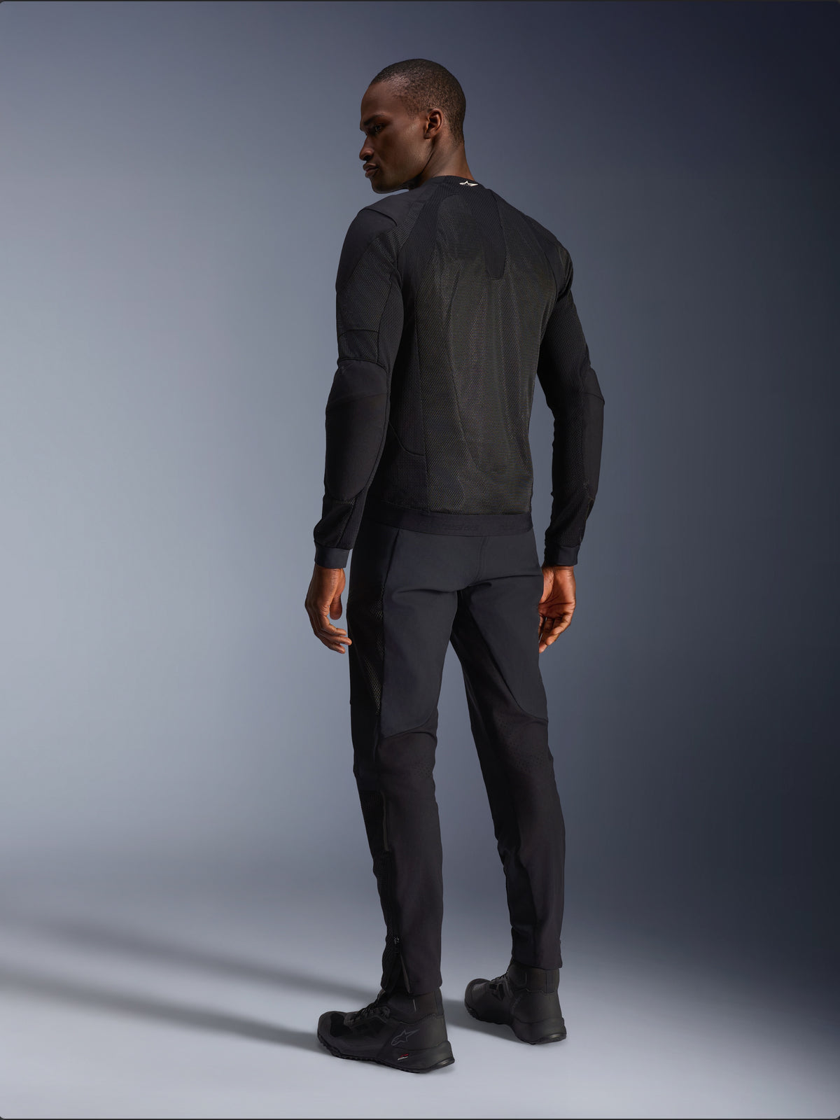 Veste Alpinestars Troop-Air, veste de moto urbaine en maille noire, vue arrière avec larges panneaux de ventilation.