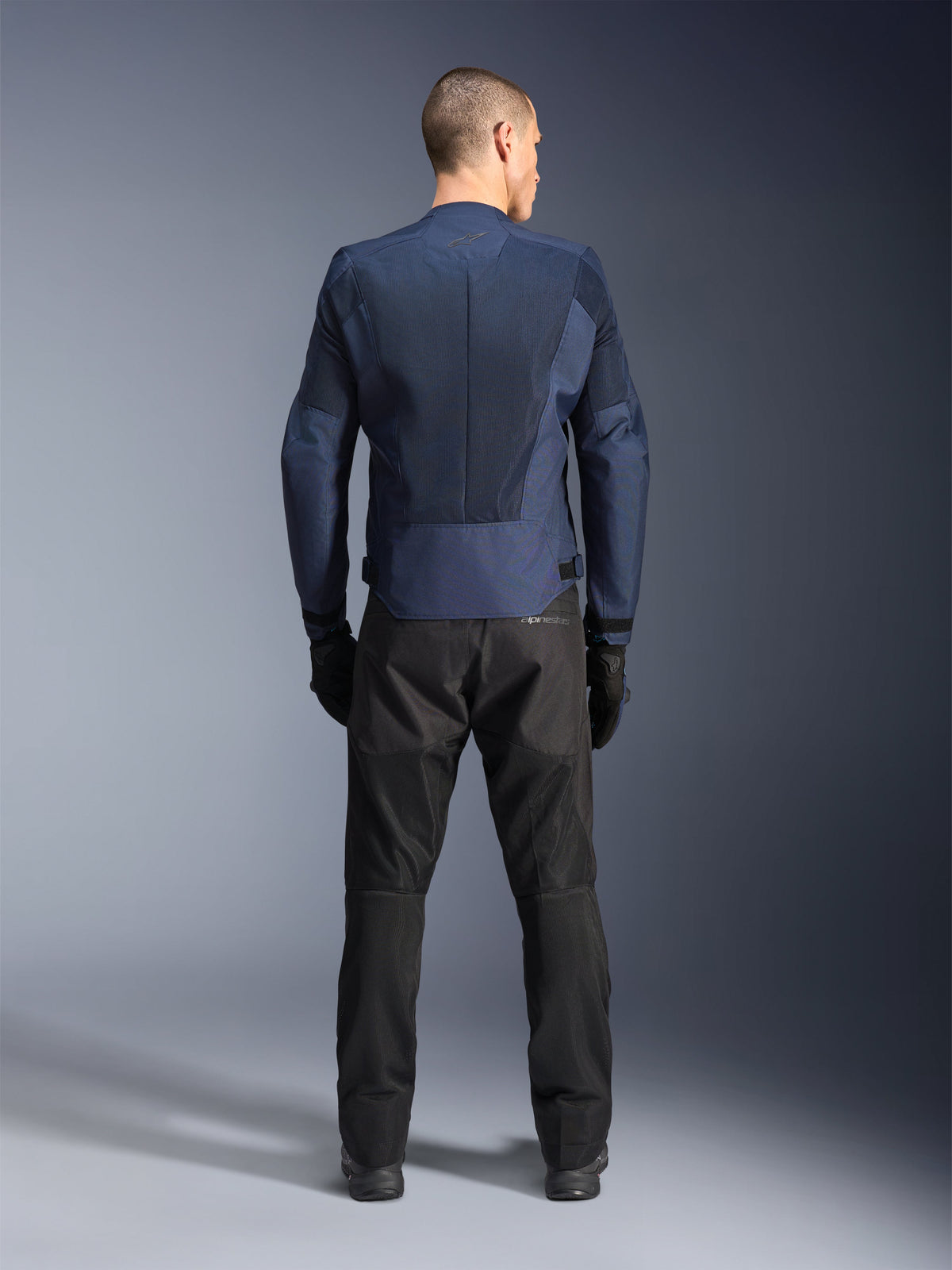 Alpinestars C-1 Air, veste de moto urbaine pour homme, bleue, construction textile avec mesh technique, vue arrière.