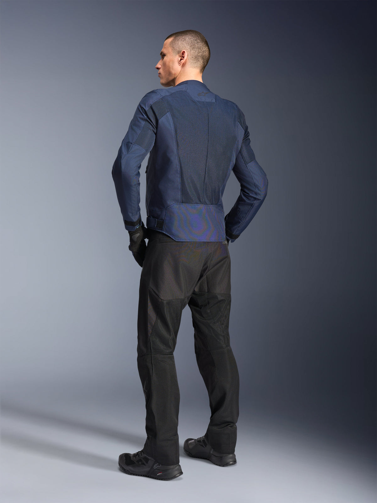 Veste Alpinestars C-1 Air, blouson de moto urbain bleu pour homme, vue de dos avec maille et détails réfléchissants.