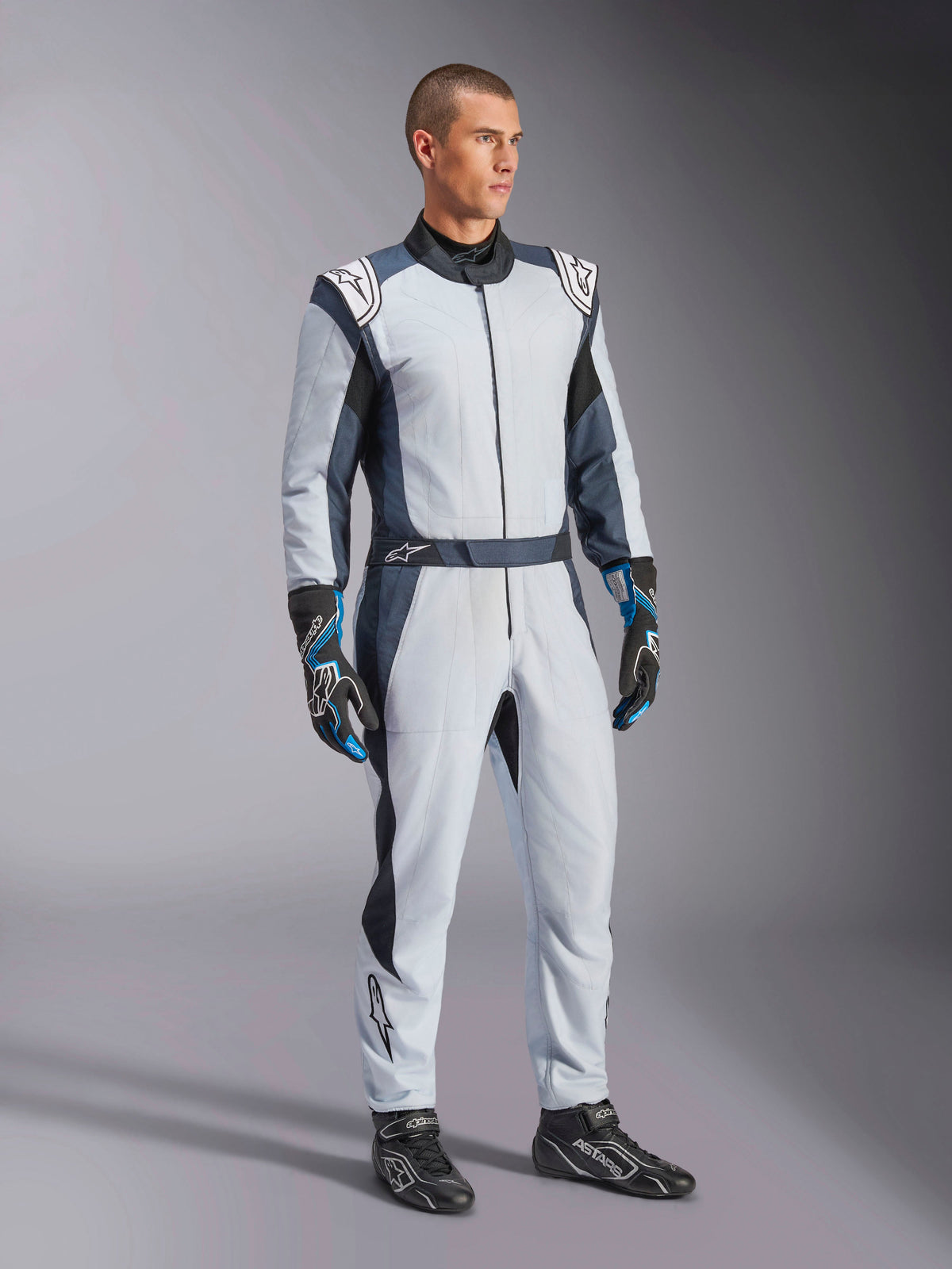 Alpinestars GP Pro Comp V2 FIA, combinaison de course pour homme, grise et bleue, en aramide, certifiée FIA pour le sport automobile
