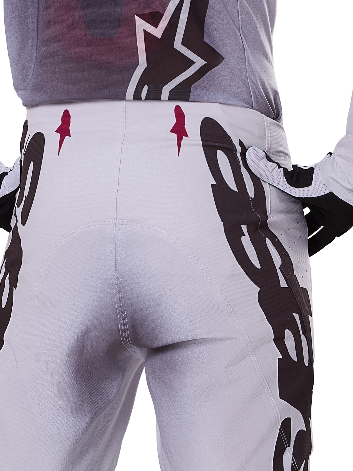 Pantalon Alpinestars Supertech Maker 2025, pantalon de motocross, argent et noir, coupe athlétique avec panneaux de genoux en cuir de chèvre et zones Stretchnet, design durable et léger pour le motocross professionnel