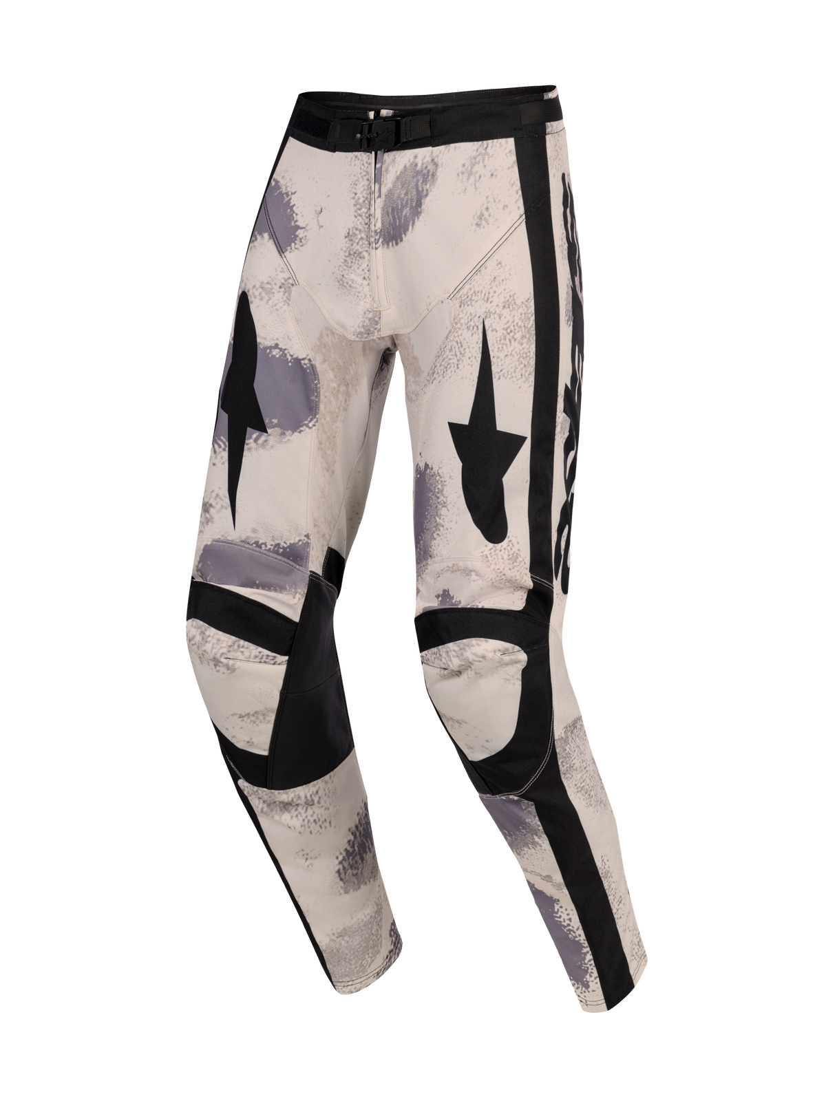 Alpinestars 2026 Racer Lahnd Pants, pantalon de motocross, Sand Camo, base blanc cassé avec motifs de coups de pinceau gris et noirs, graphismes d'étoiles noires sur les cuisses, panneaux de genoux renforcés noirs et boucle de taille réglable, design de course tout-terrain ergonomique