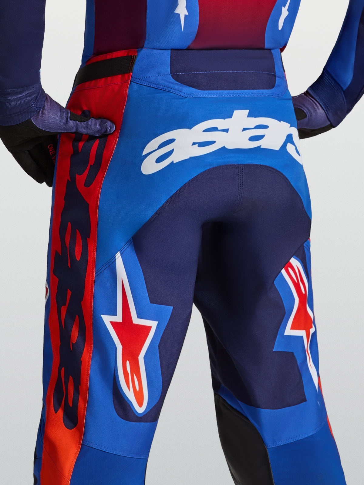 Pantalon Racer Hunt Alpinestars, pantalon de motocross bleu et rouge pour homme, logo Astars blanc et graphismes d'étoiles