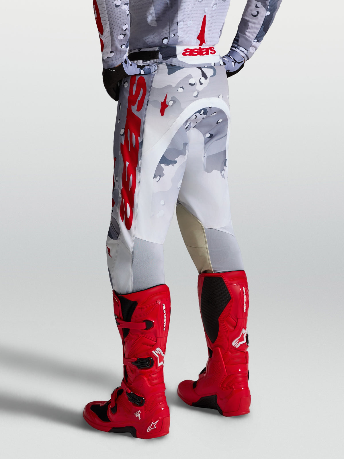 Alpinestars pantalon Racer Air Lone, pantalon de motocross pour homme, gris camouflage et blanc, détails rouges, vue de dos