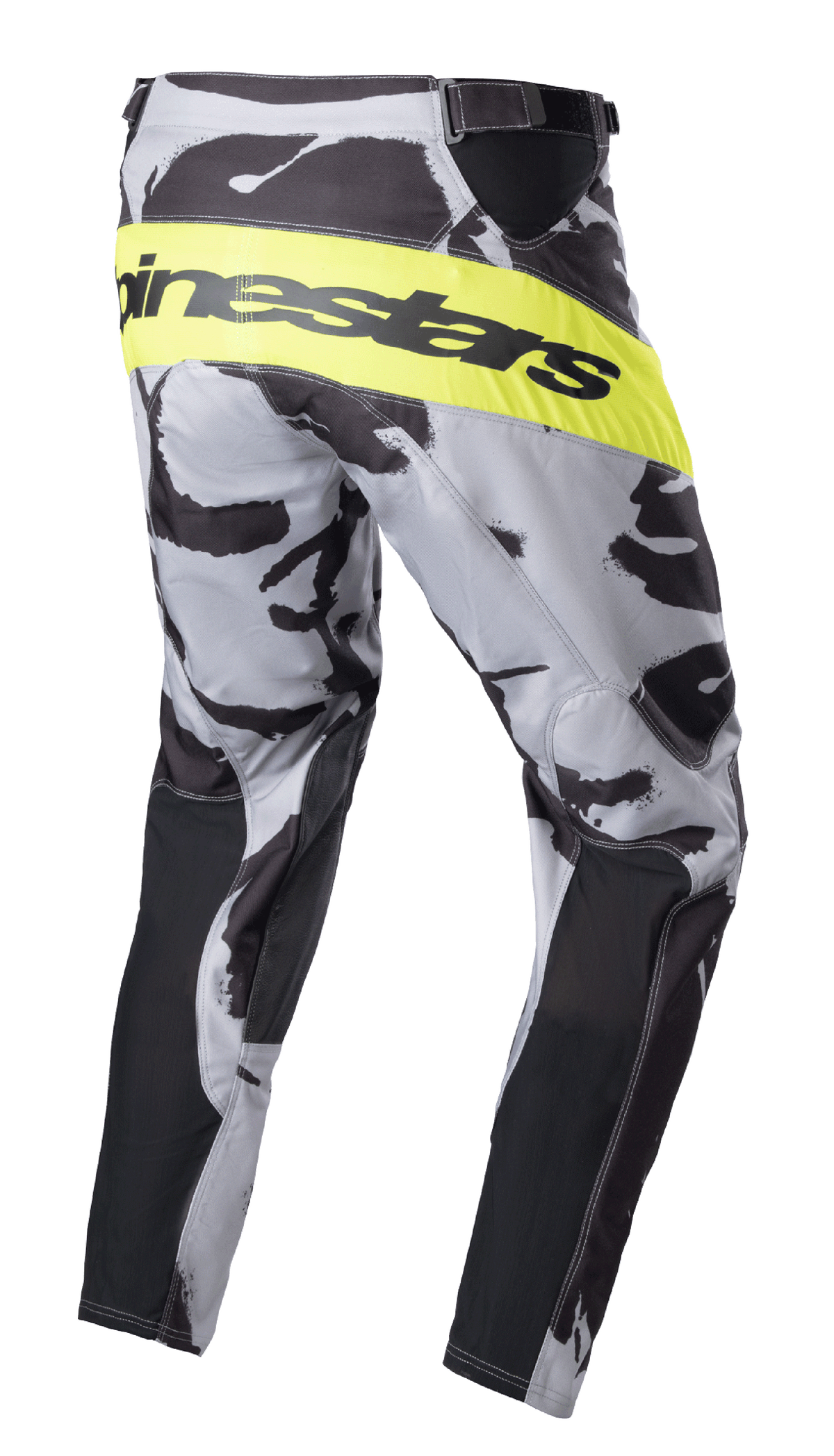 Pantalon Alpinestars Racer Tactical 2023, pantalon de motocross, camo gris et jaune fluo, vue latérale arrière présentant une bande jaune fluo éclatante avec le marquage Alpinestars noir, motif camouflage avec panneaux noirs à l'intérieur des jambes, équipement tout-terrain haute performance