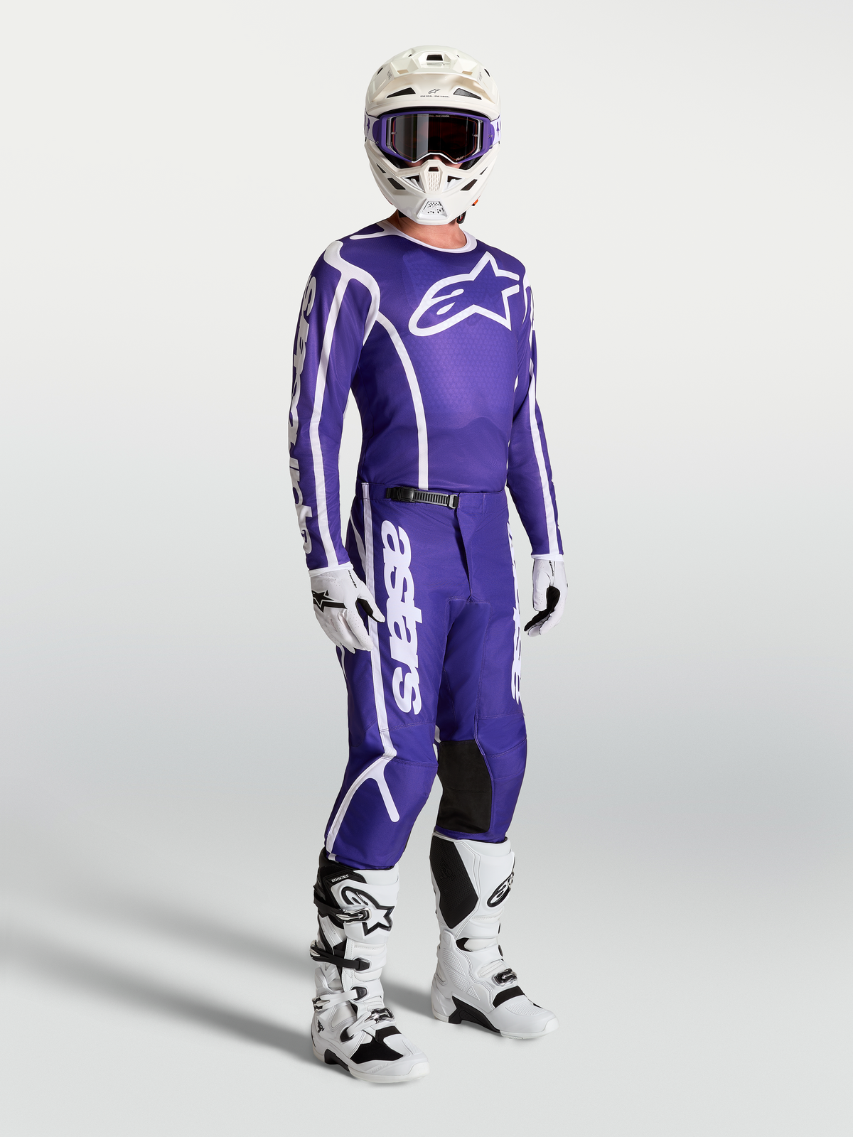 Alpinestars Pantalon Fluid Apex V2, pantalon de motocross bleu et blanc pour homme, coupe 3D ergonomique tout-terrain.