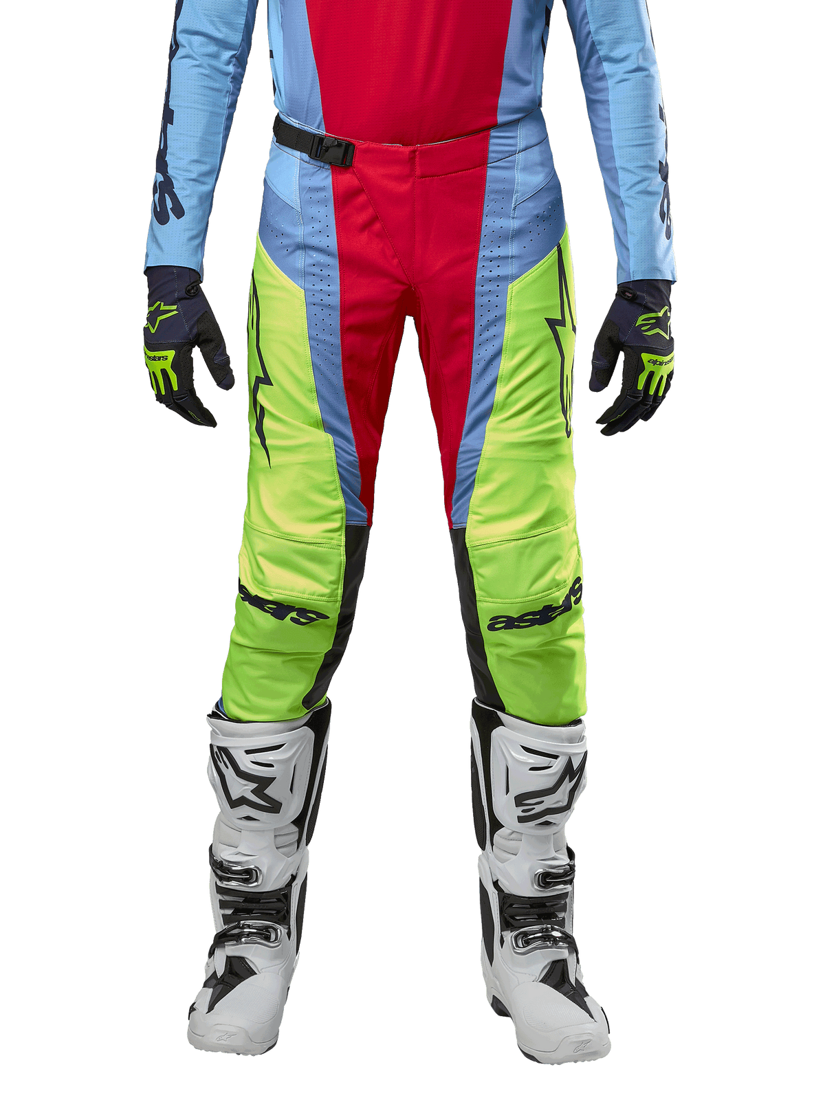 Pantalon Alpinestars Techstar Ocuri 2024, pantalon de motocross, bleu clair, jaune fluo et rouge berry, porté avec un maillot assorti et des bottes de motocross blanches, présentant des panneaux aux couleurs vives et des logos noirs, conception durable avec coupe racing