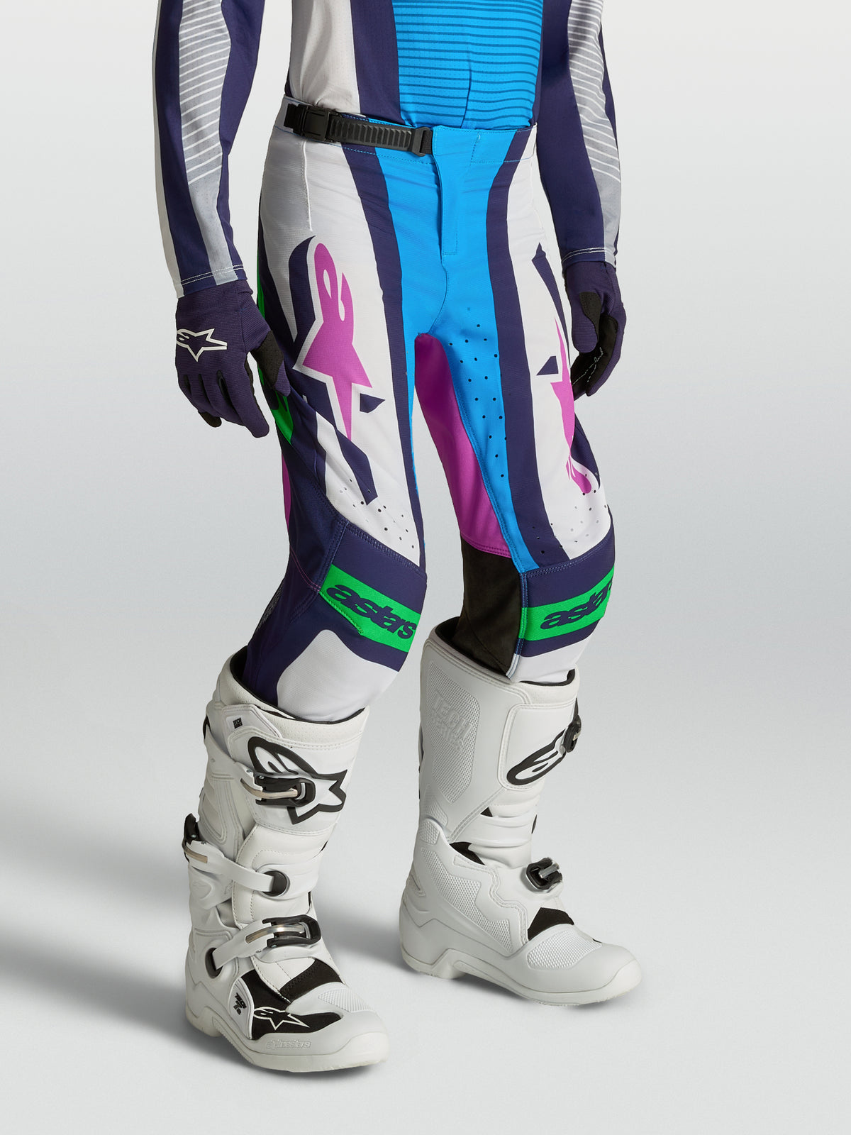 Alpinestars Pantalon Supertech Maven Junior 2027, pantalon de motocross blanc et bleu avec accents violets, coupe athlétique