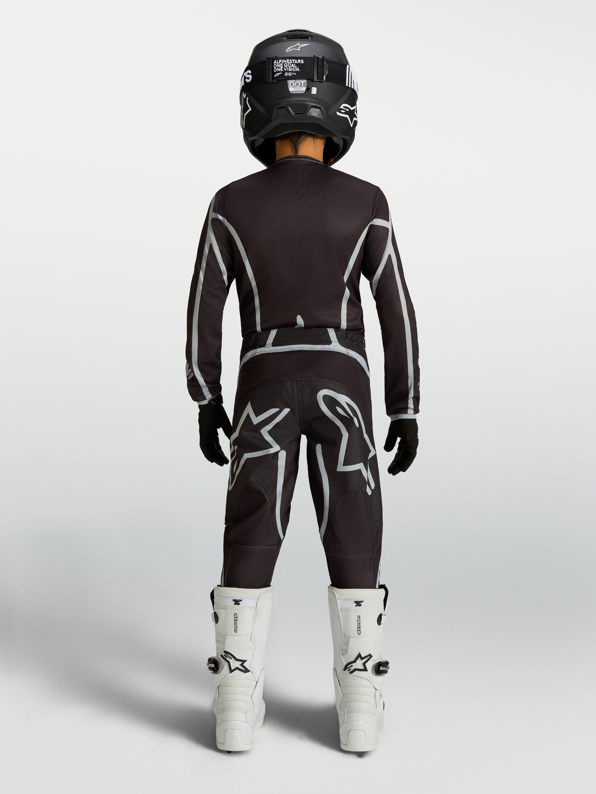 Pantalon Fluid Apex V2 Junior Alpinestars, pantalon de motocross noir et argenté, coupe ergonomique, vue de dos.