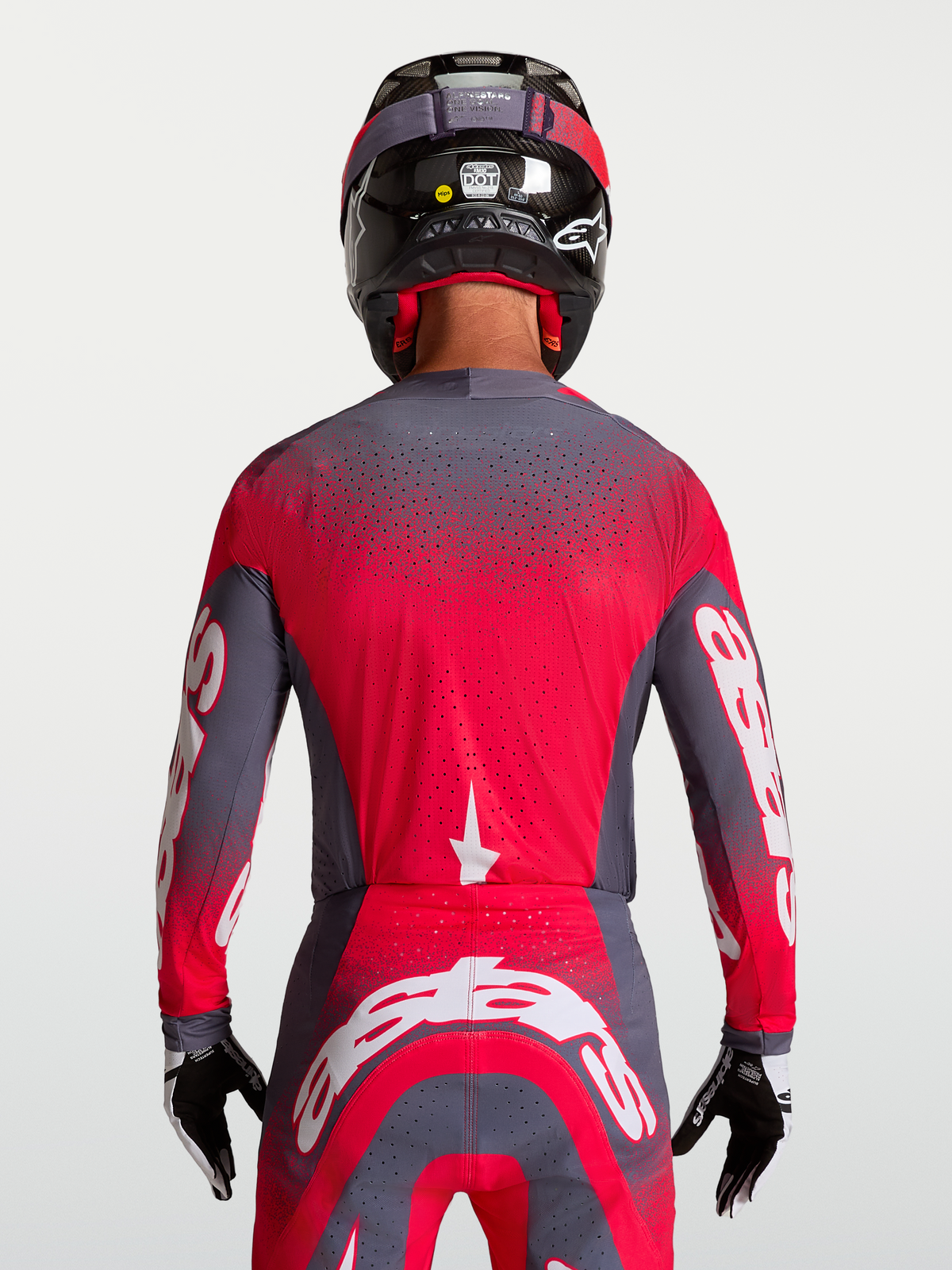 Maillot Alpinestars Supertech Hiten AFD, maillot de motocross pour homme, gris et rouge fluo, vue de dos avec maille ventilée et perforations laser.