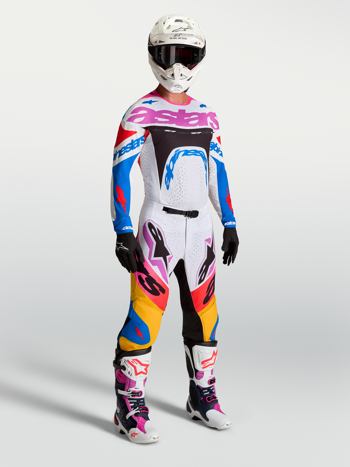 Alpinestars Supertech Dyna Gear Set, Men's white and blue motocross racing outfit with pink accents on-model.