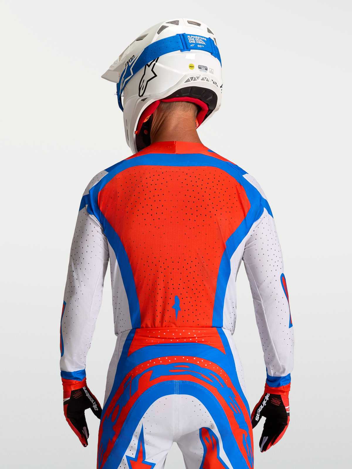 Maillot Alpinestars Supertech Vesta rouge, blanc et bleu, dos en maille aérée pour le motocross professionnel.