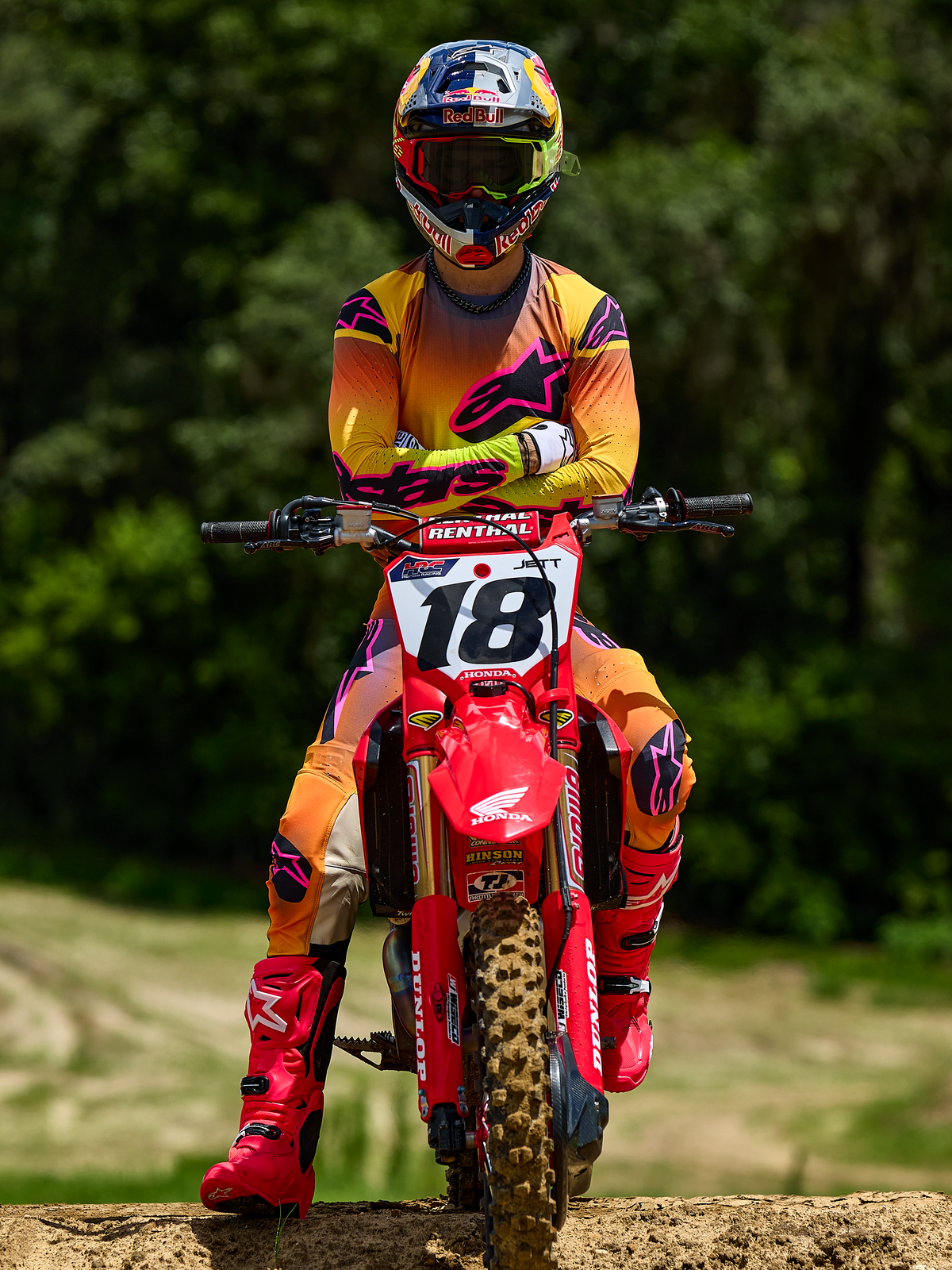 Set d'équipement Alpinestars Supertech Lipan 2025, maillot et pantalon de motocross jaunes, jaune vif avec graphismes noirs et blancs, coupe athlétique professionnelle, construction en mesh léger pour la course tout-terrain