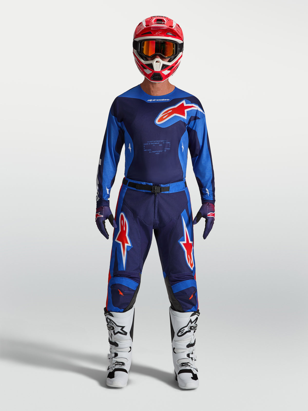 Maillot Racer Hunt 2027 et ensemble Racer Hunt Alpinestars, tenue de motocross bleue et rouge pour homme en textile.