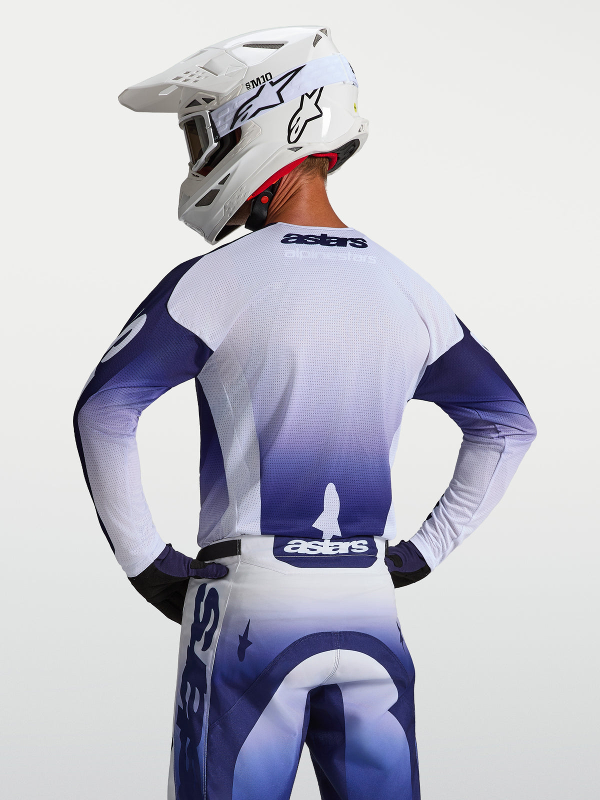 Alpinestars Racer Air Amber, maillot de course motocross homme, bleu et blanc, vue de dos, construction en maille ventilée